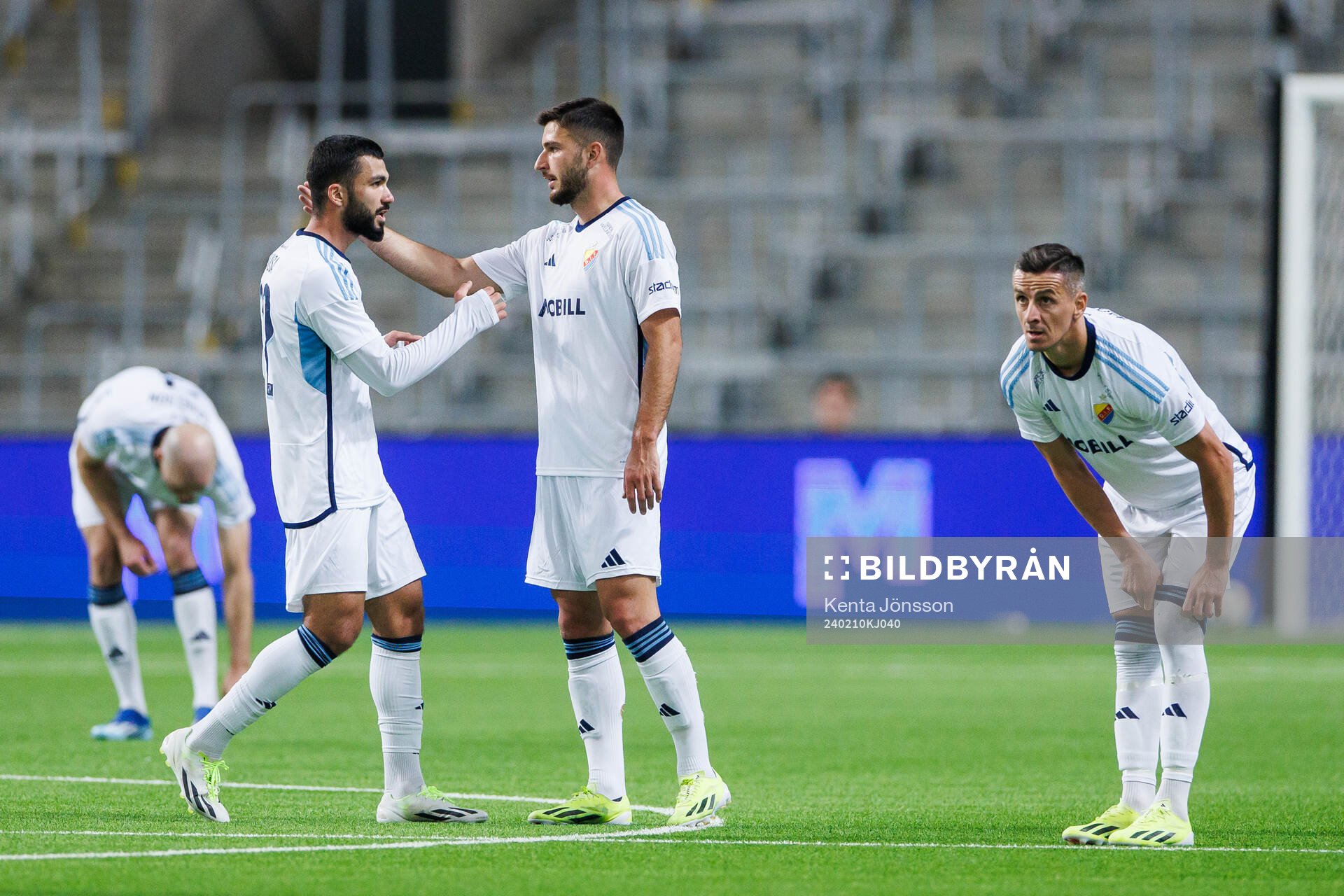 Djurgårdens Besard Sabovic jublar med Musa Gurbanli