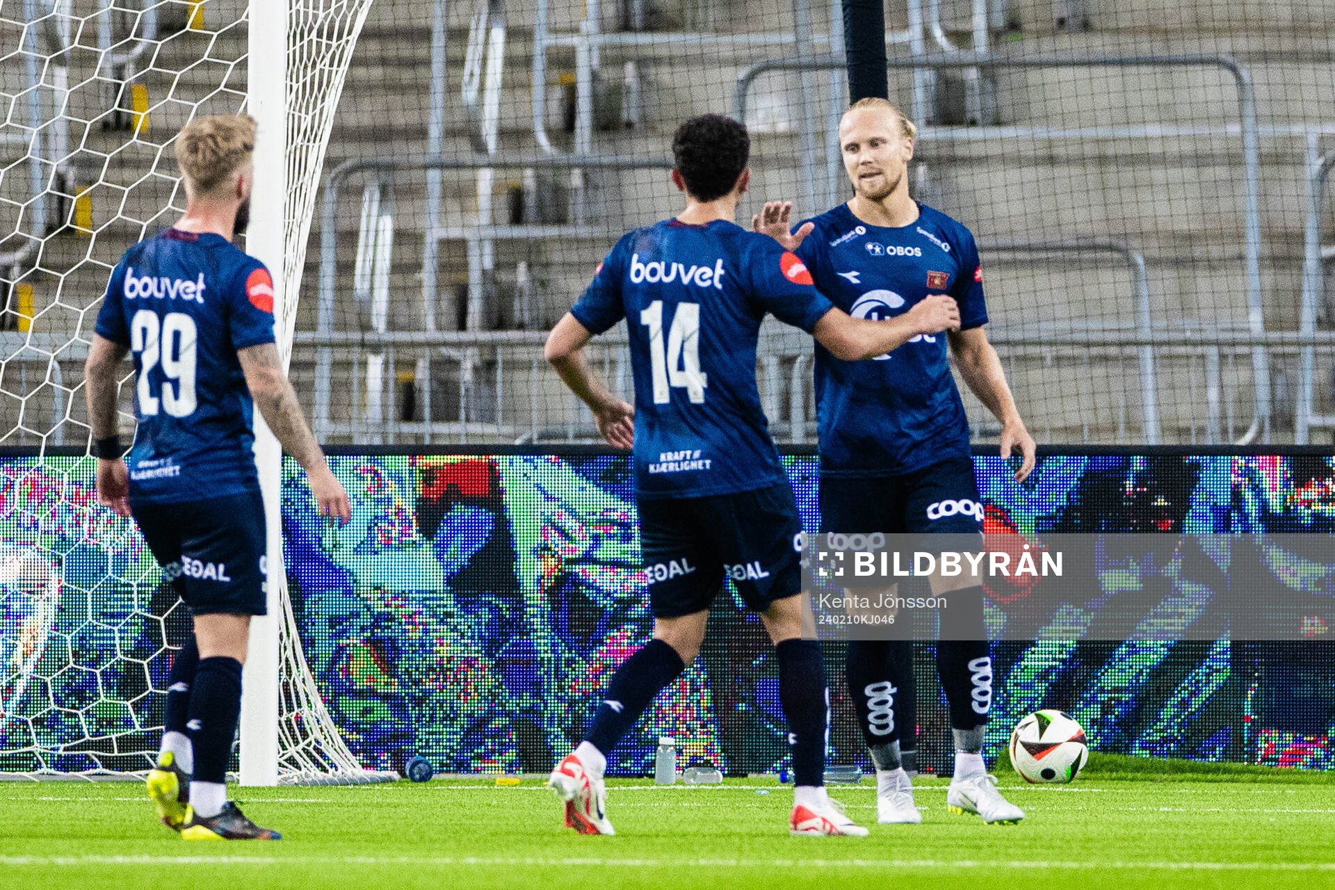 Vikings Lars-Jørgen Salvesen jublar efter 1-3 på straff under träningsmatchen i fotboll mellan Djurgården och Viking den 10 februari 2024 i Stockholm. 