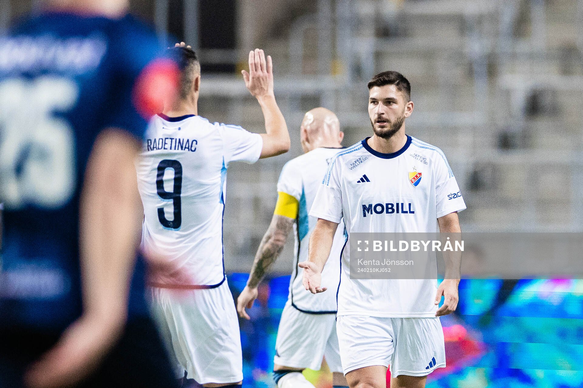 Djurgårdens Besard Sabovic jublar med Haris Radetinac efter 1-2 under träningsmatchen i fotboll mellan Djurgården och Viking den 10 februari 2024 i Stockholm.
