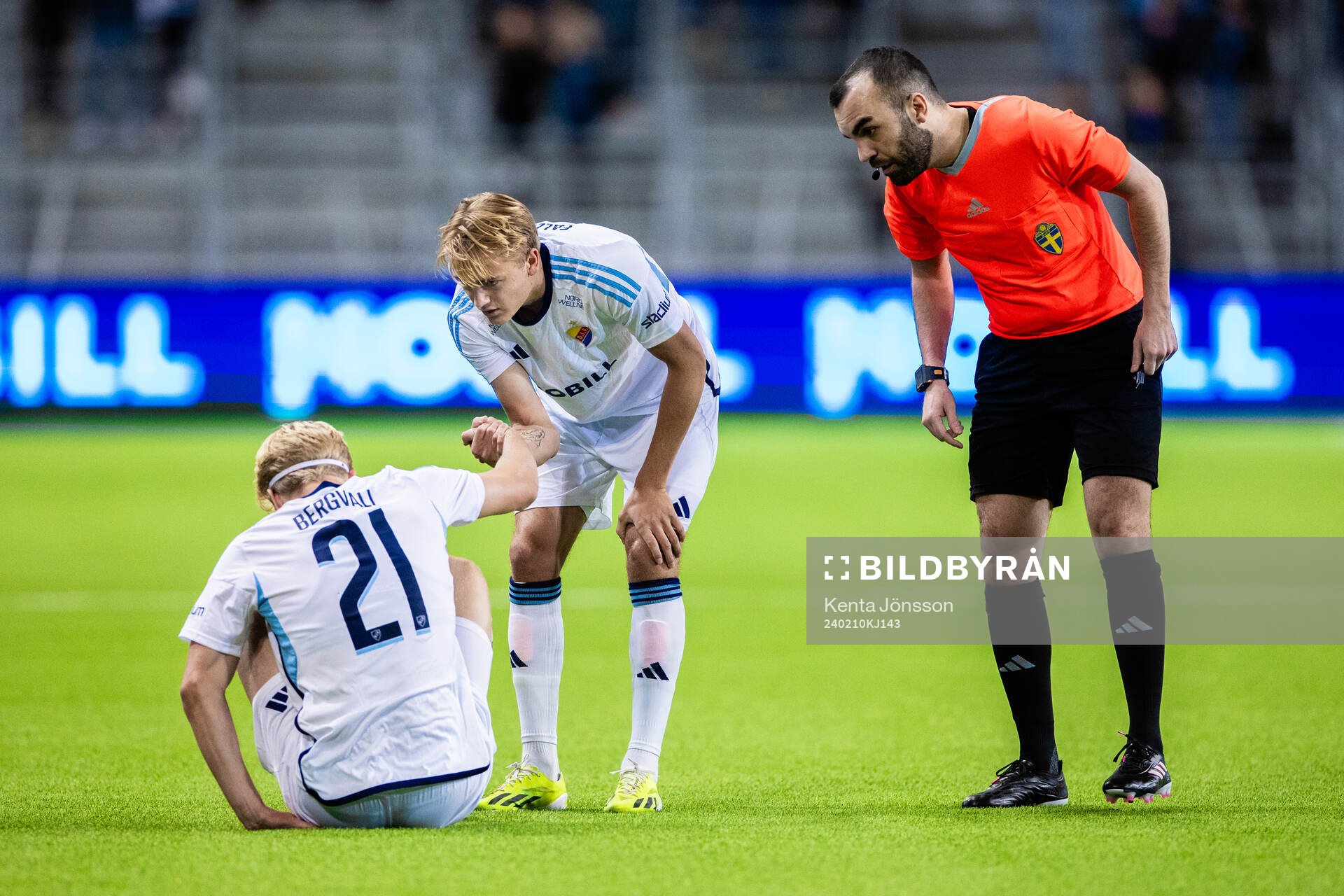 Djurgårdens Lucas Bergvall har ont bredvid Oskar Fallenius