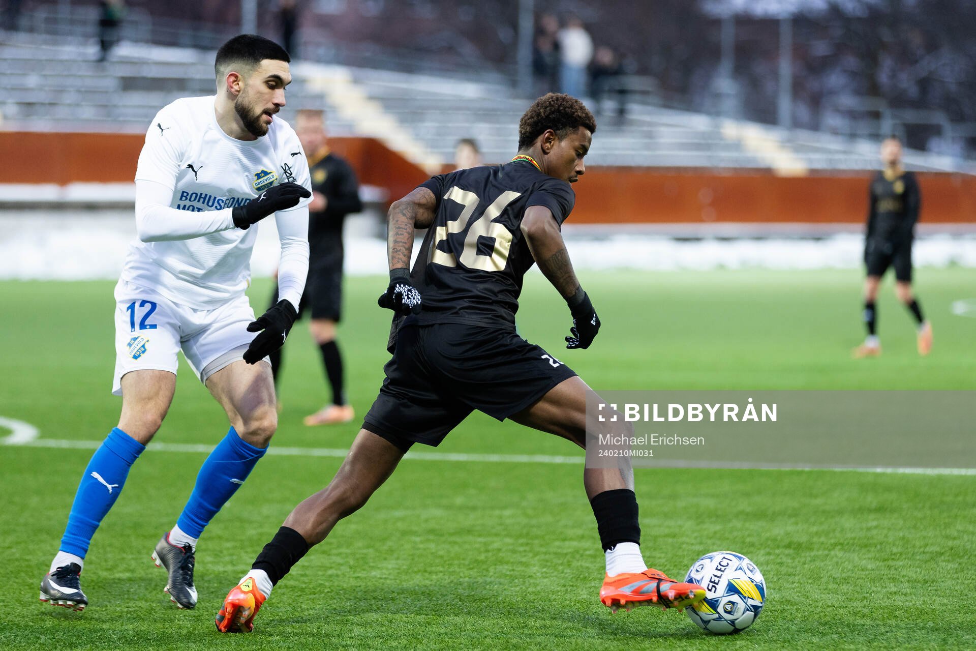 Oddevolds Daniel Krezic och GAIS Chovanie Amatkarijo under träningsmatchen i fotboll mellan GAIS och Oddevold den 10 februari 2024 i Göteborg.