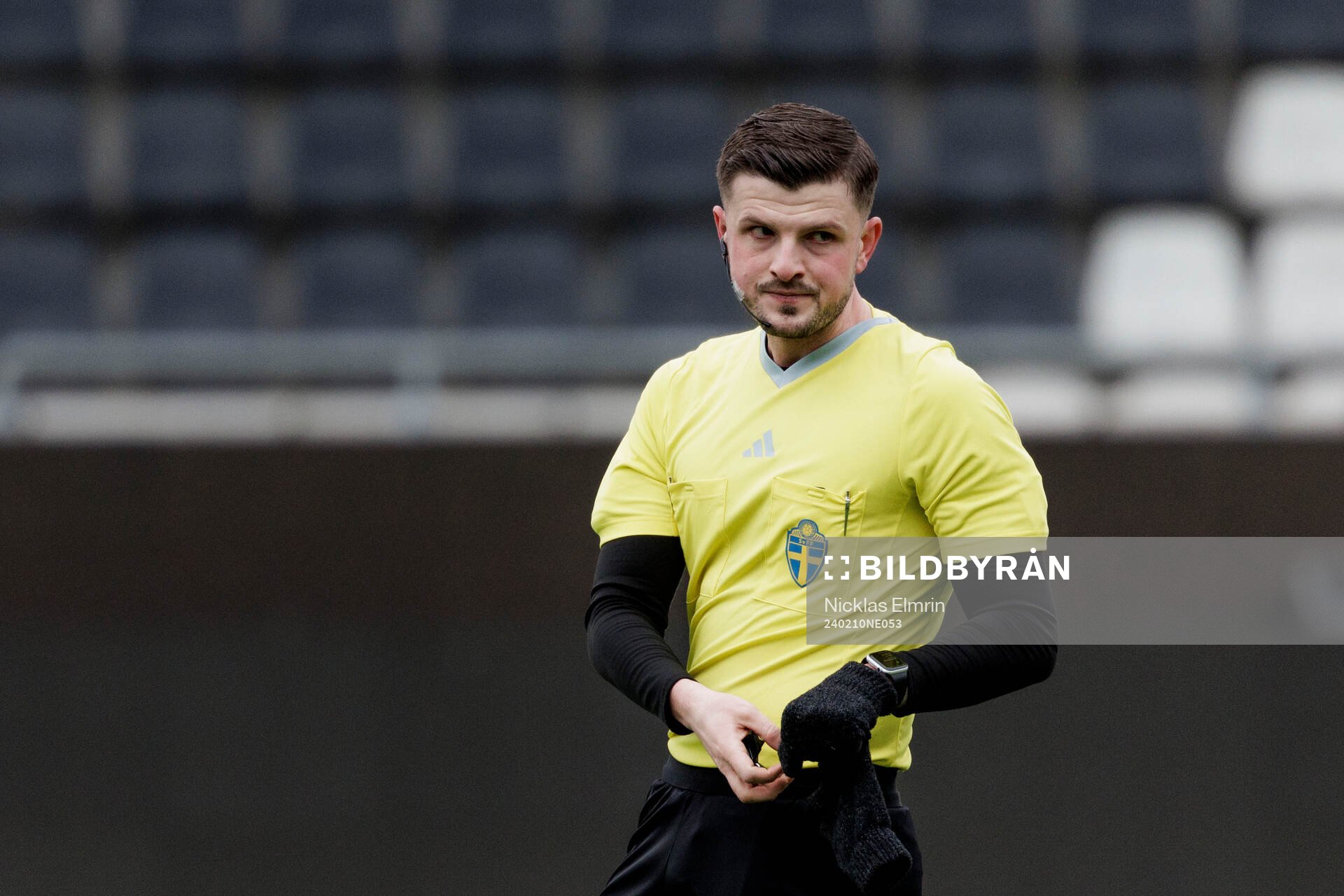 Domare Vildan Gërxhaliu under fotbollsmatchen i träningsmatchen mellan Utsikten och Örgryte den 10 februari 2024 i Göteborg. 