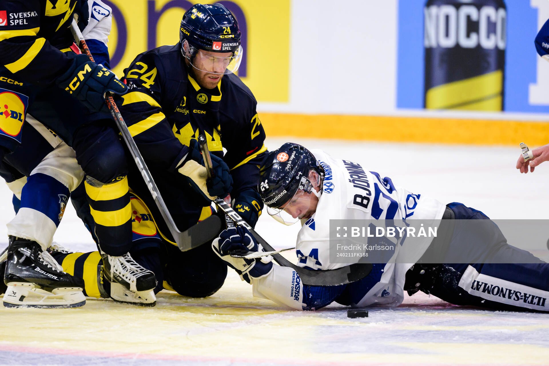Oscar Lindberg of Sweden and Hannes Björninen of Finland