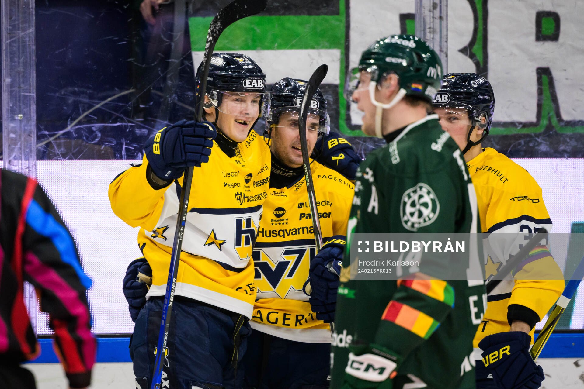 HV71s Henrik Borgström jublar