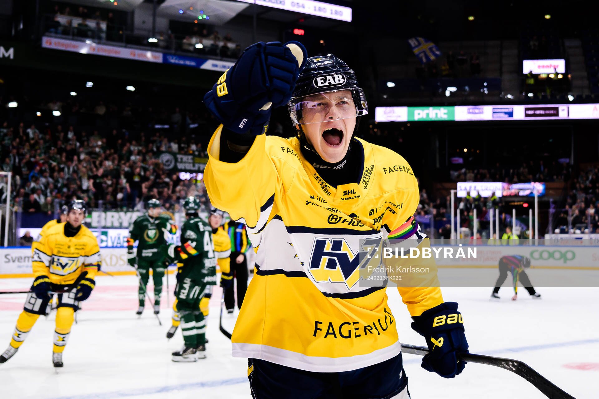 HV71s Henrik Borgström jublar