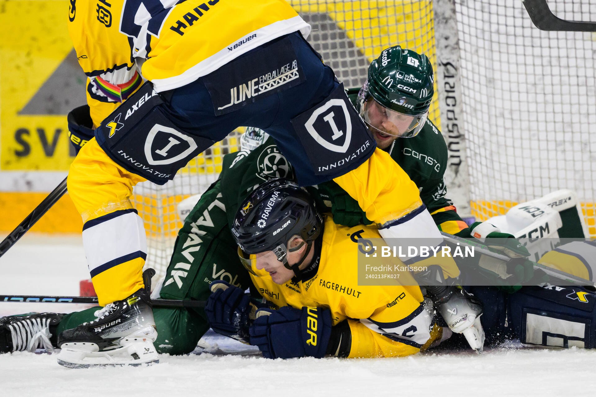 HV71s Tommi Tikka och Färjestads Axel Bergkvist