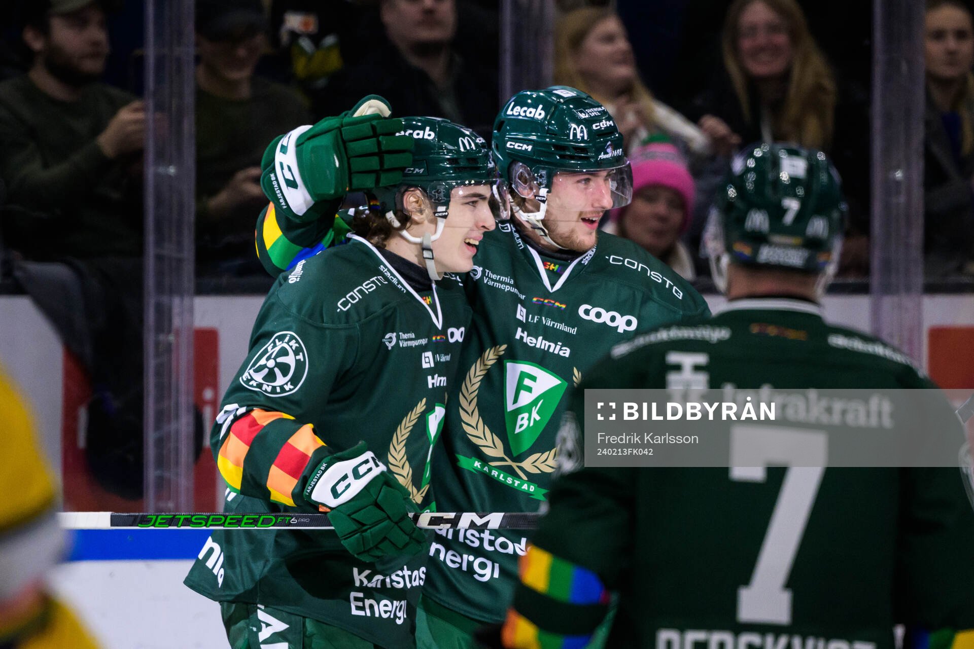 Färjestads Liam Öhgren och Jeremy Salvas Groleau jublar