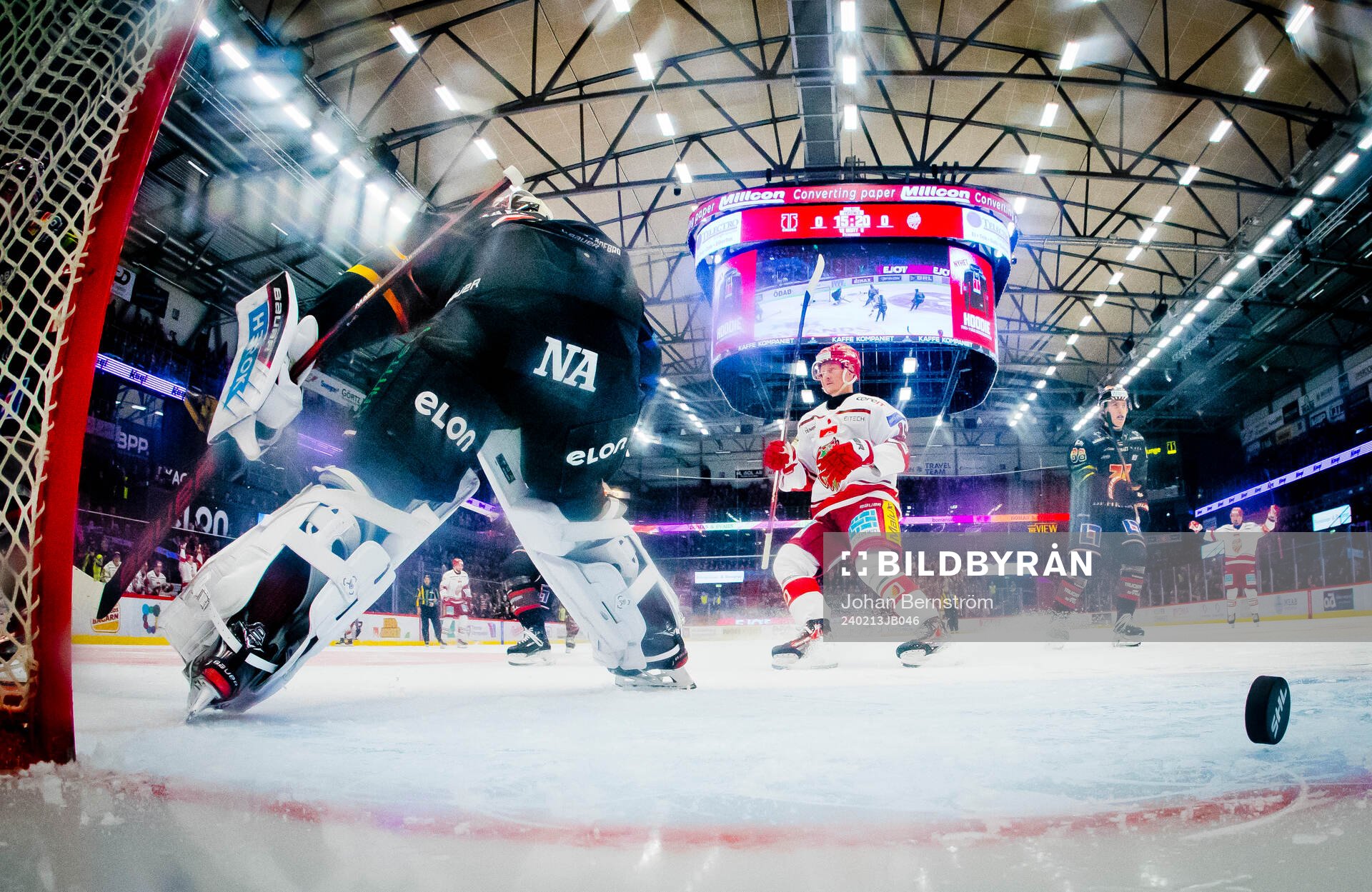 MoDos Riley Woods gör 0-1 på Örebros målvakt Jonas