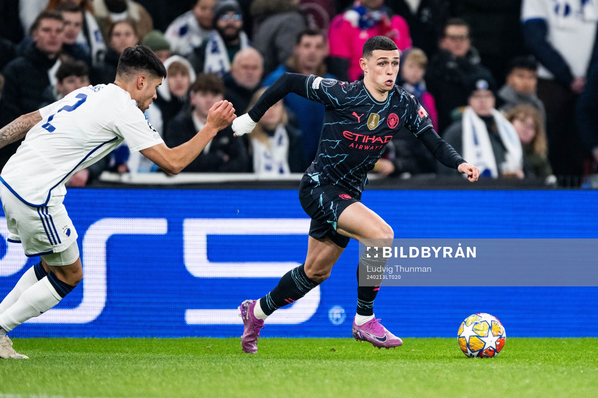 Kevin Diks of FC Copenhagen and Phil Foden of Manchester