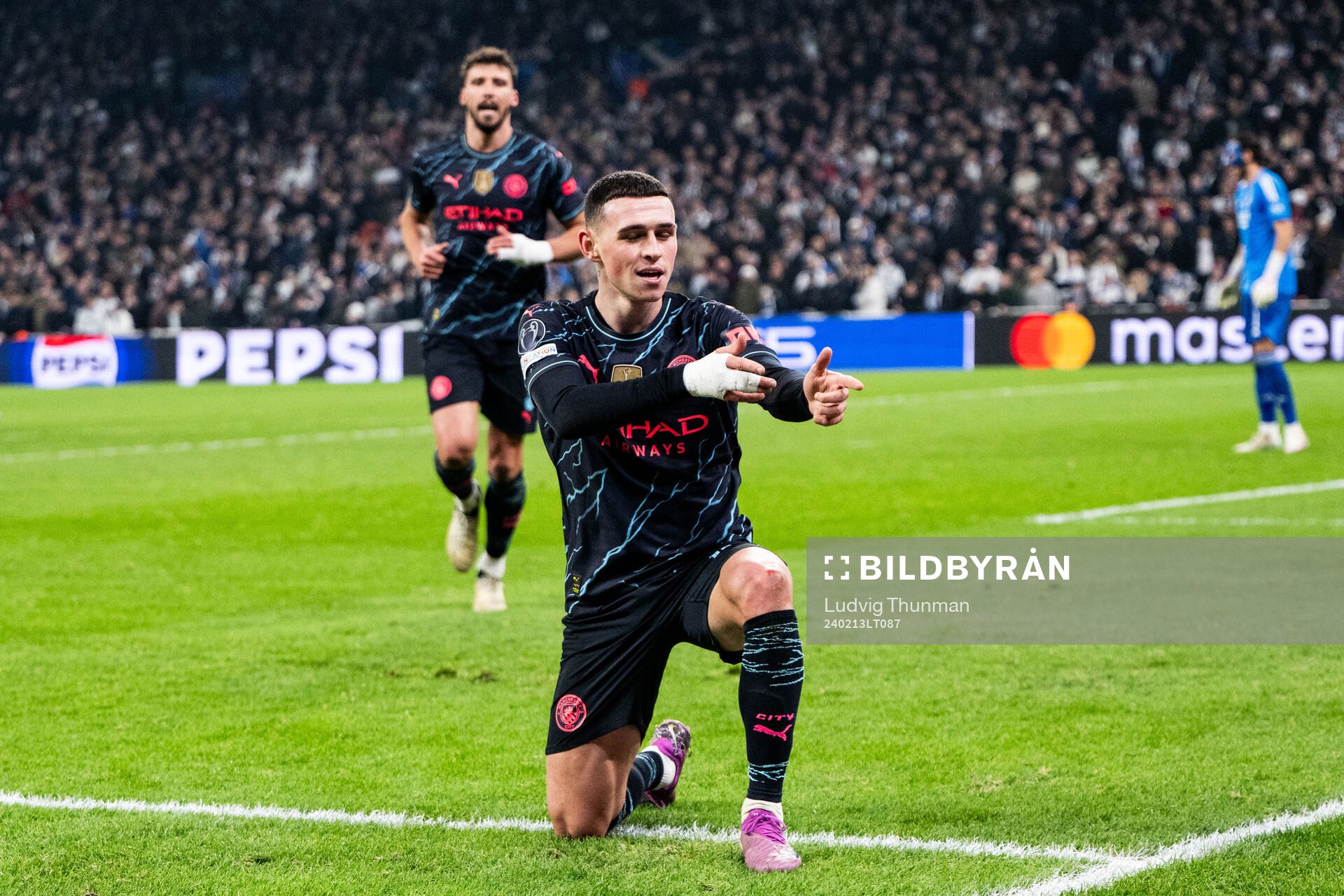 Phil Foden of Manchester City celebrates