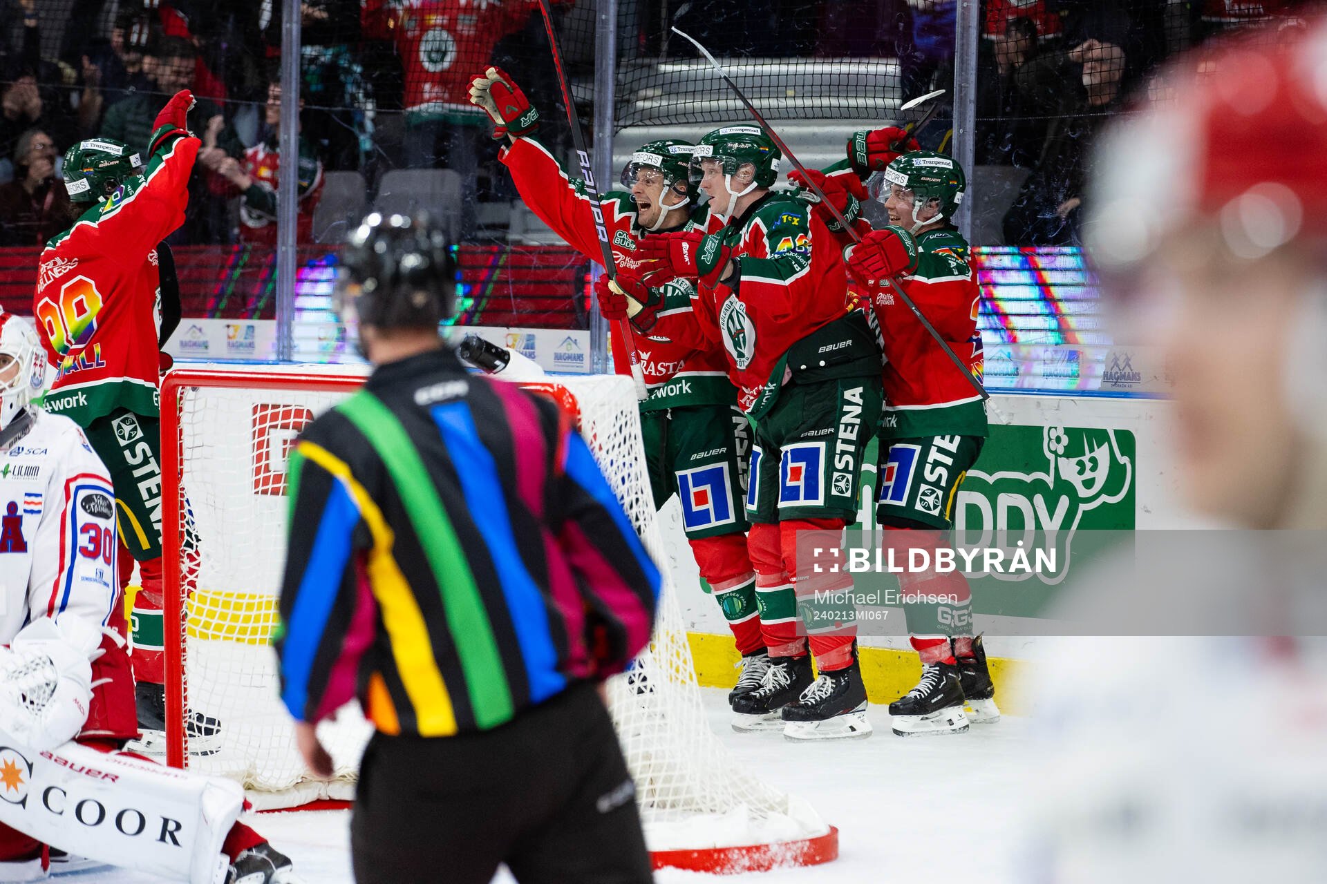 Frölundas Carl Klingberg jublar med lagkamrater