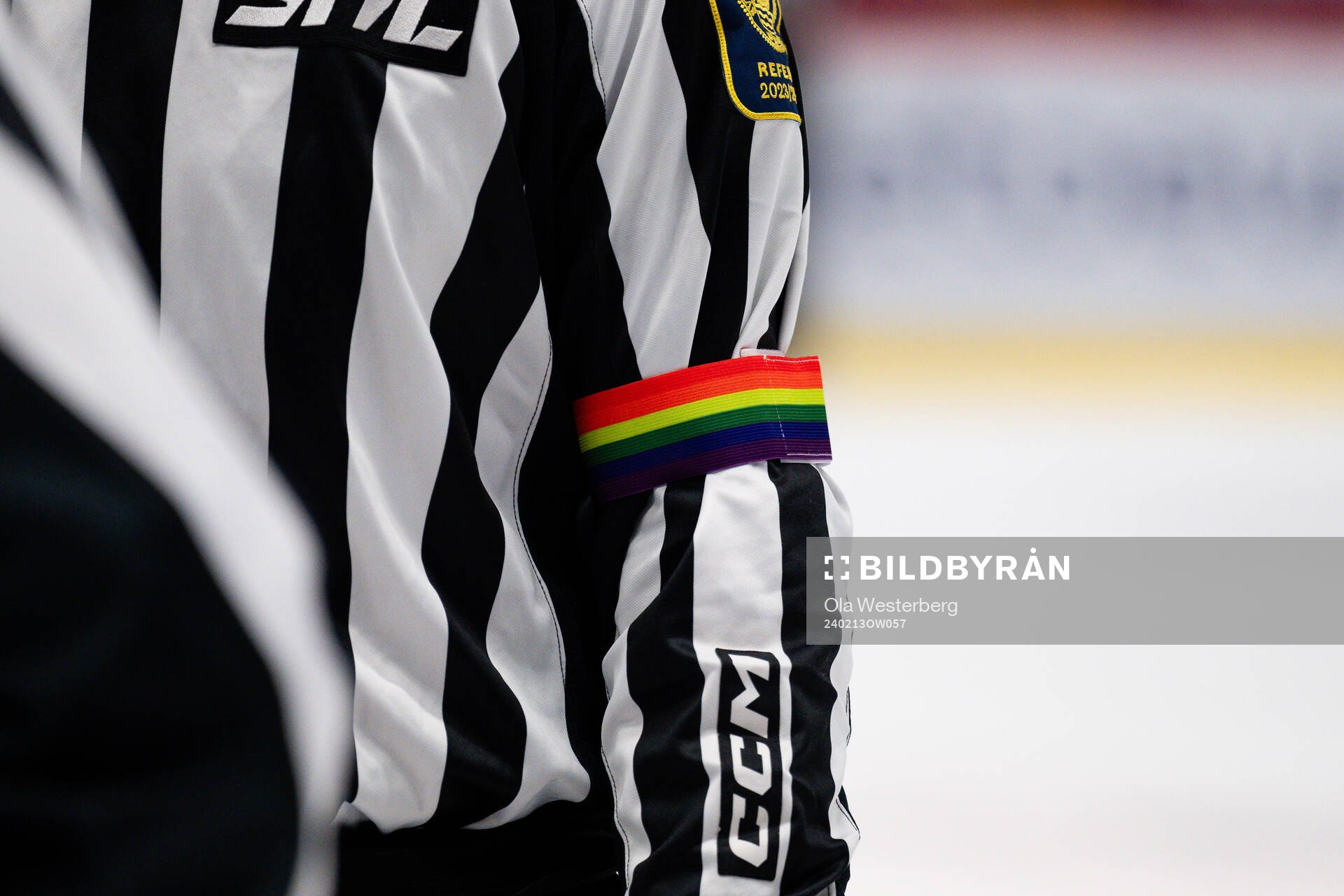 Prideflagga på domaren