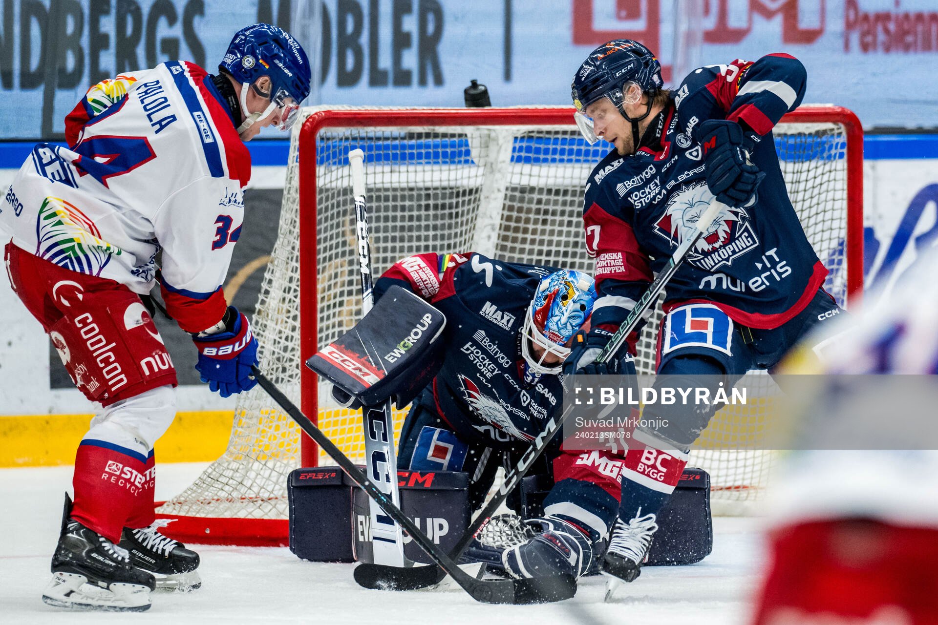 Oskarshamns Olli Palola och Linköpings målvakt Jesper