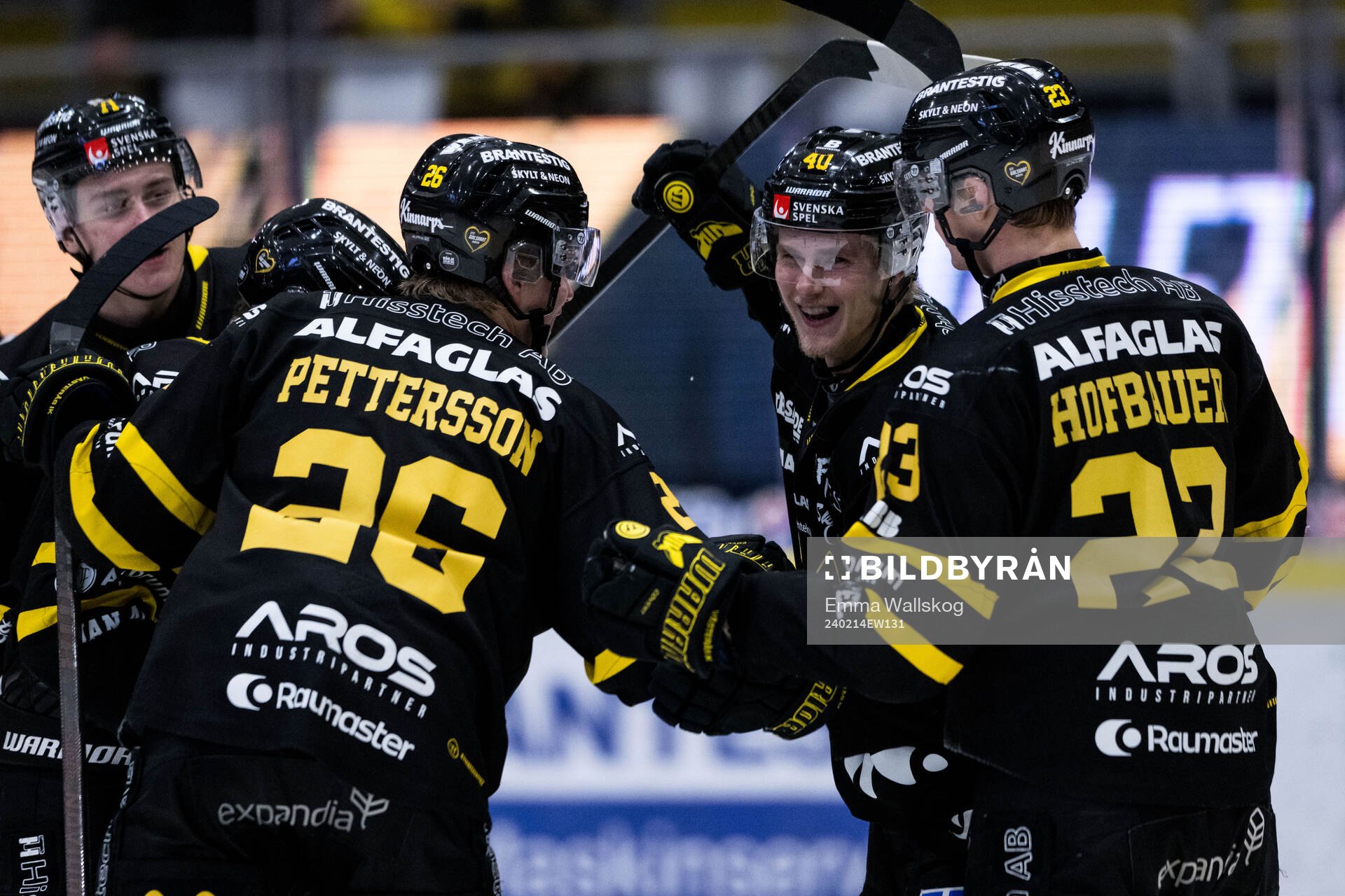 Västerås Adam Hofbauer och Isak Skedung jublar