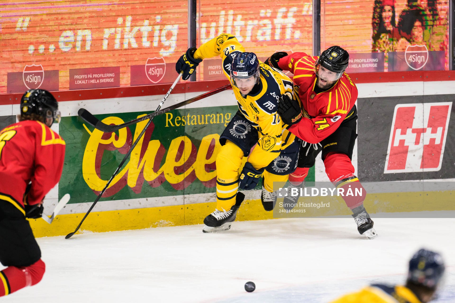 Södertäljes Viktor Liljegren och Brynäs Linus Lindblom