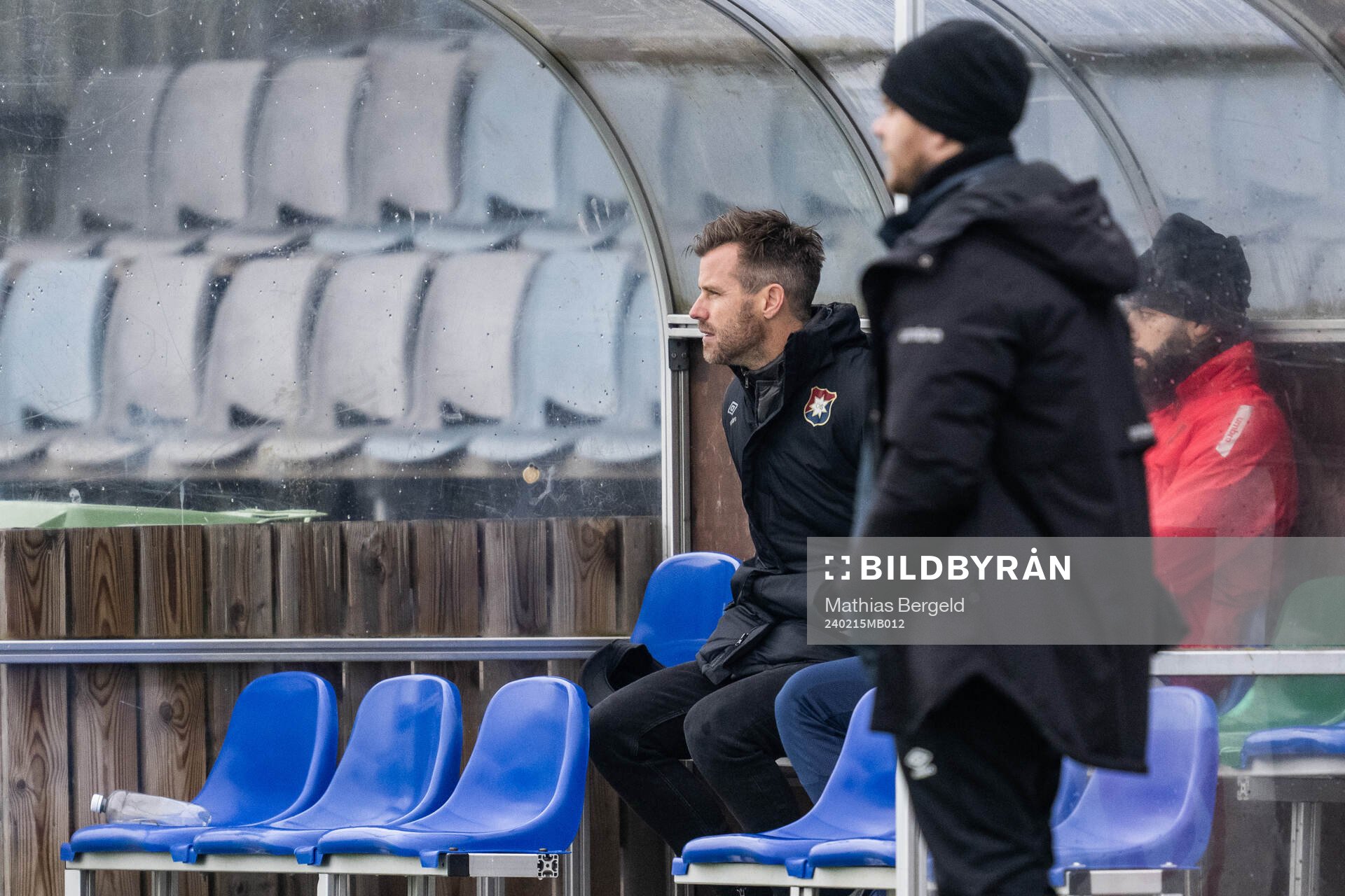 Sportchef Pontus Farnerud och tränare Andreas Holmberg under en träning med Örgryte den 15 februari 2024 i Mölndal. 