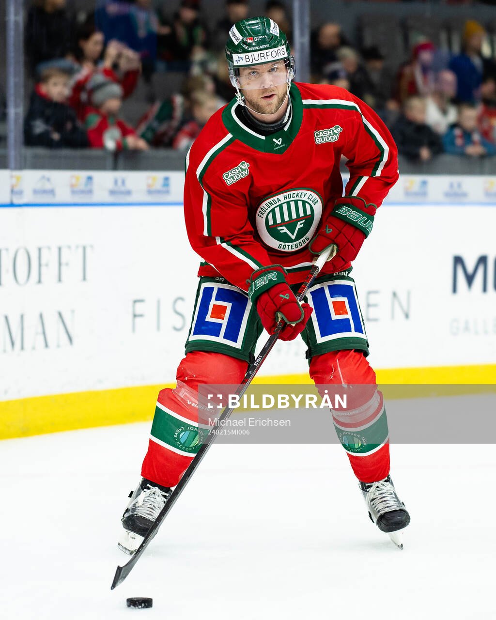 Frölundas Christian Folin innan ishockeymatchen i SHL
