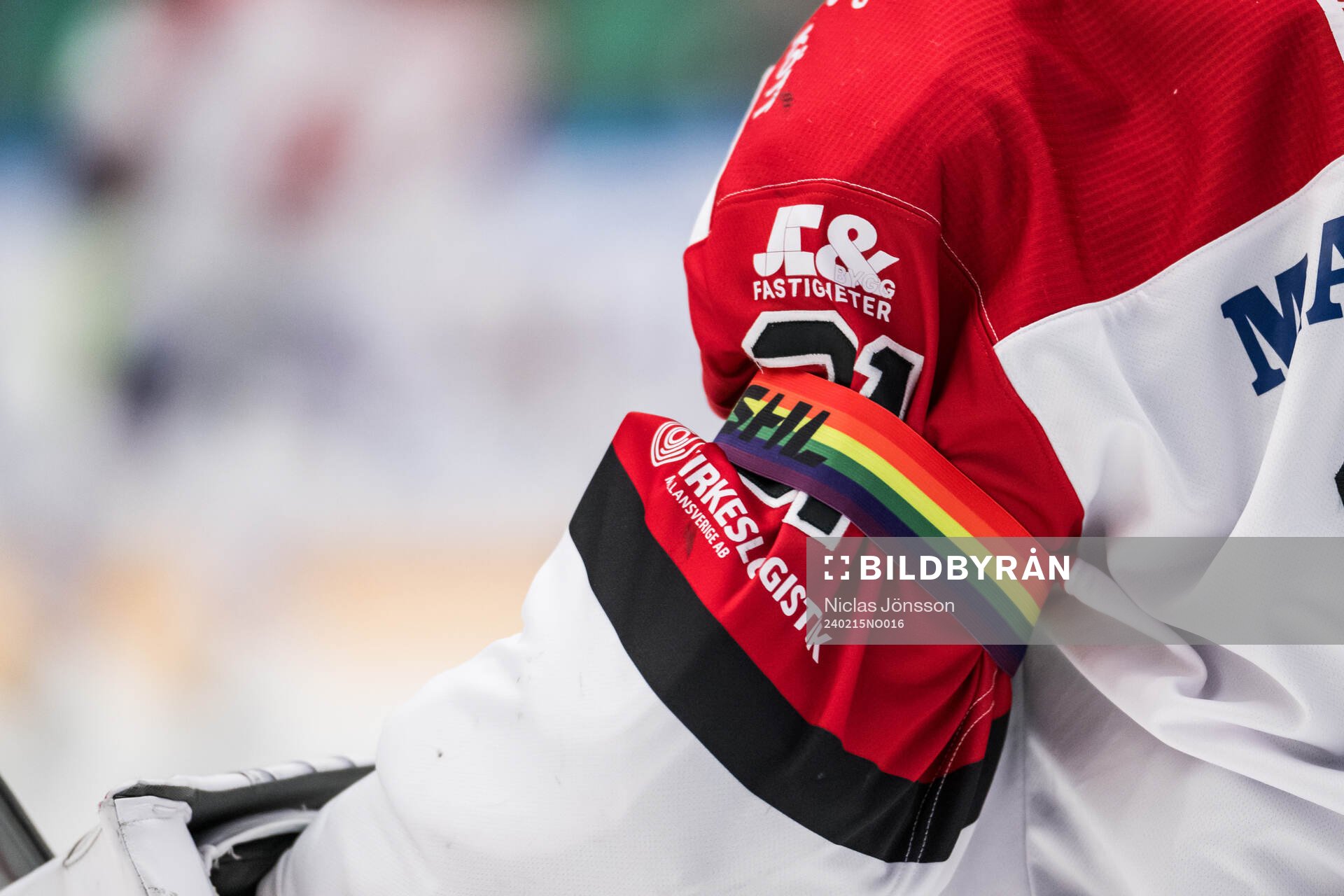 Örebros spelare bär pride bindel