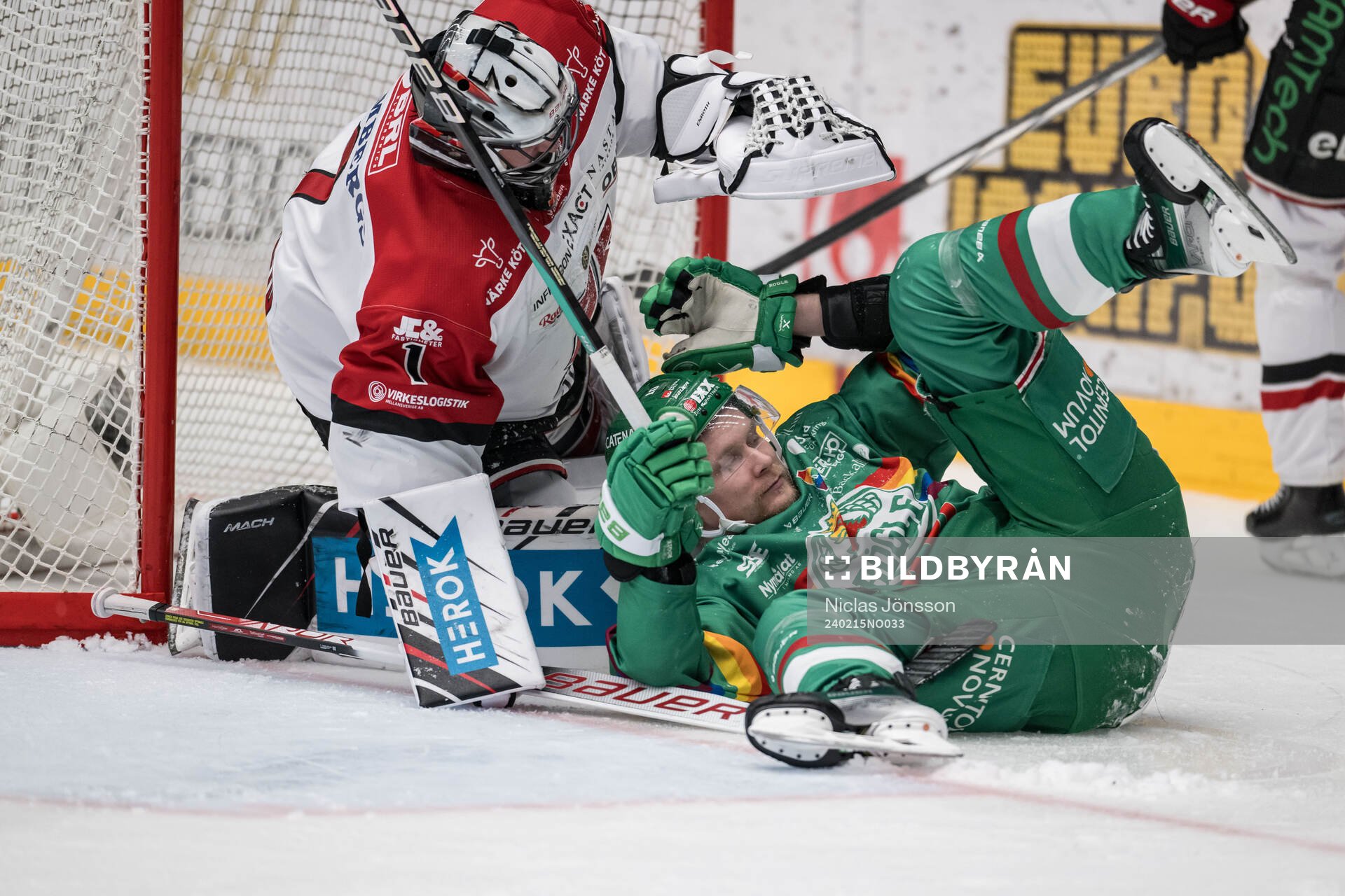 Örebros målvakt Jhonas Enroth och Rögles Rodrigo Abols