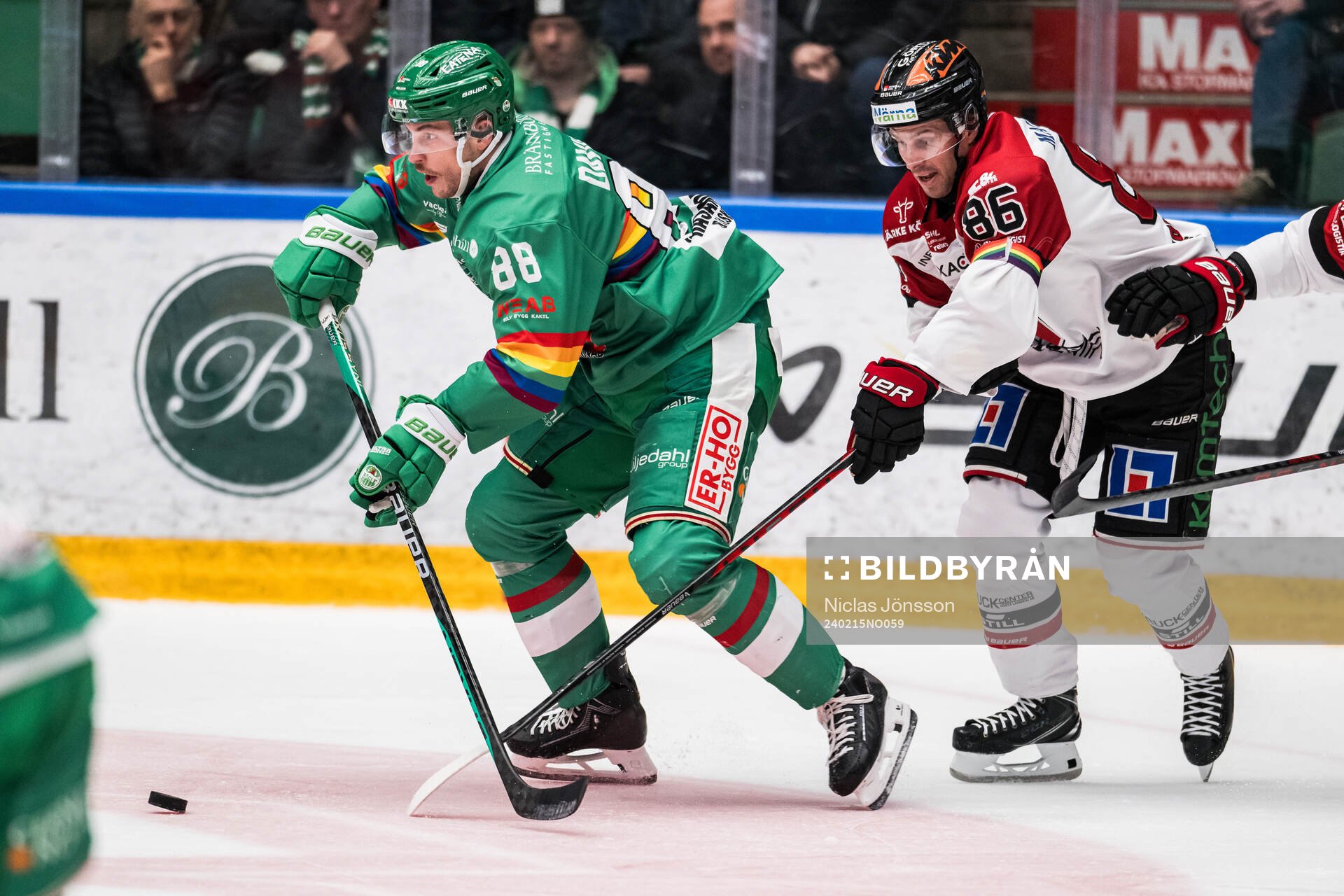 Rögles Brandon Davidson  och Örebros Mathias Bromé