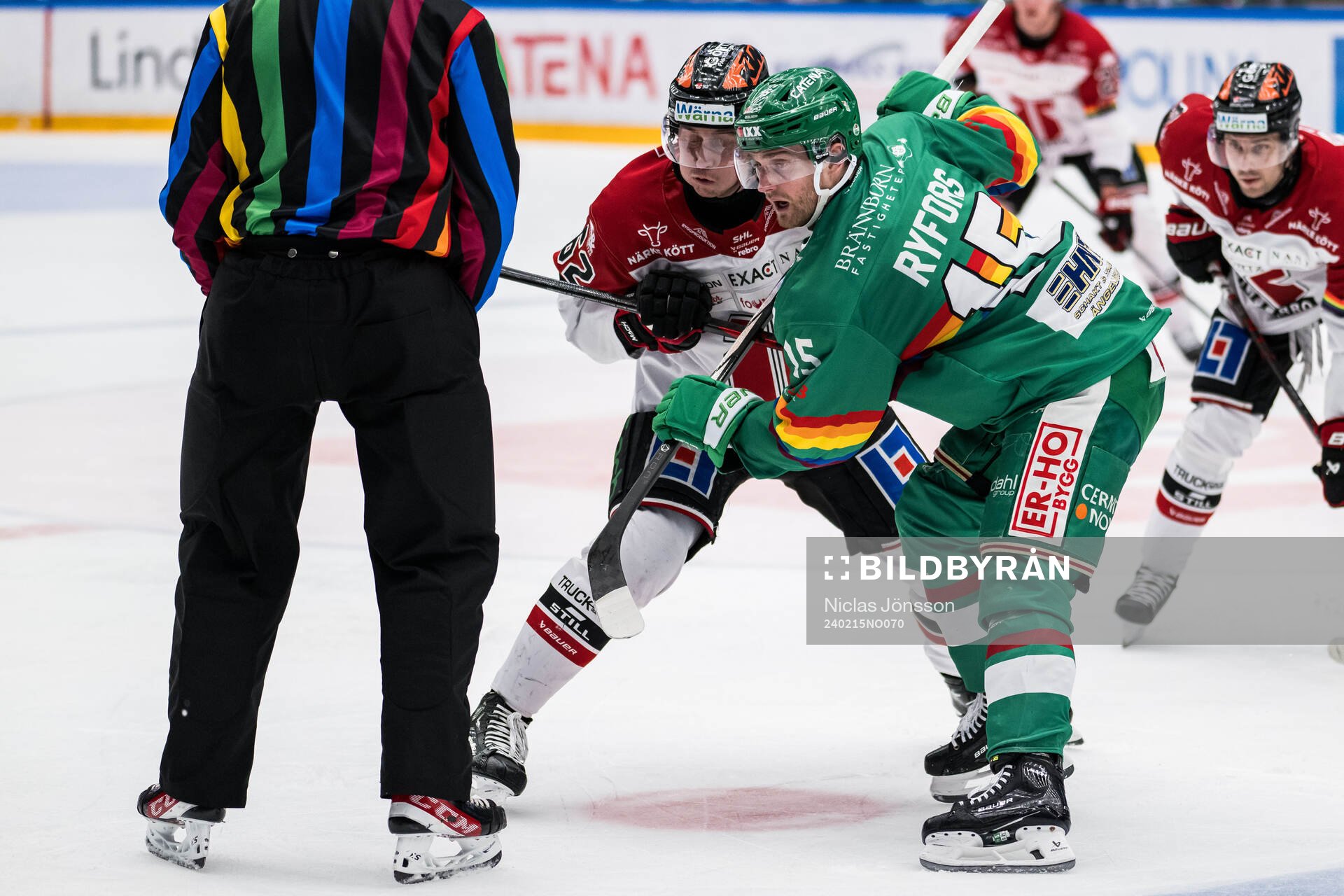 Örebros Robert Leino och Rögles Simon Ryfors