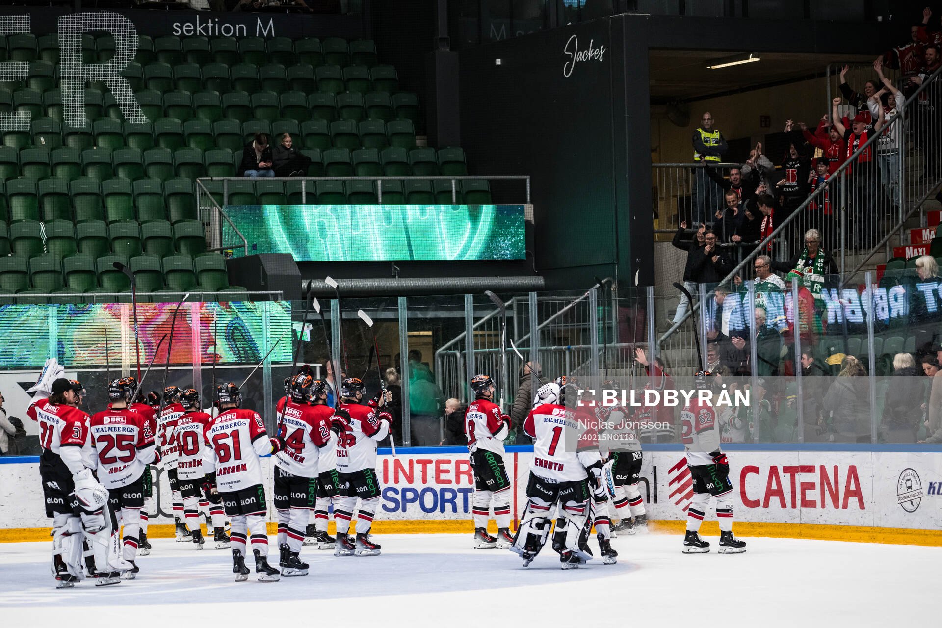 Örebros spelarna jublar