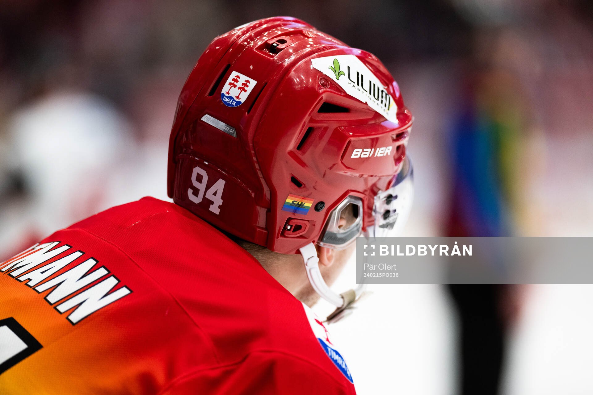 Timrås Sebastian Hartmanns hjälm med Pride loggan