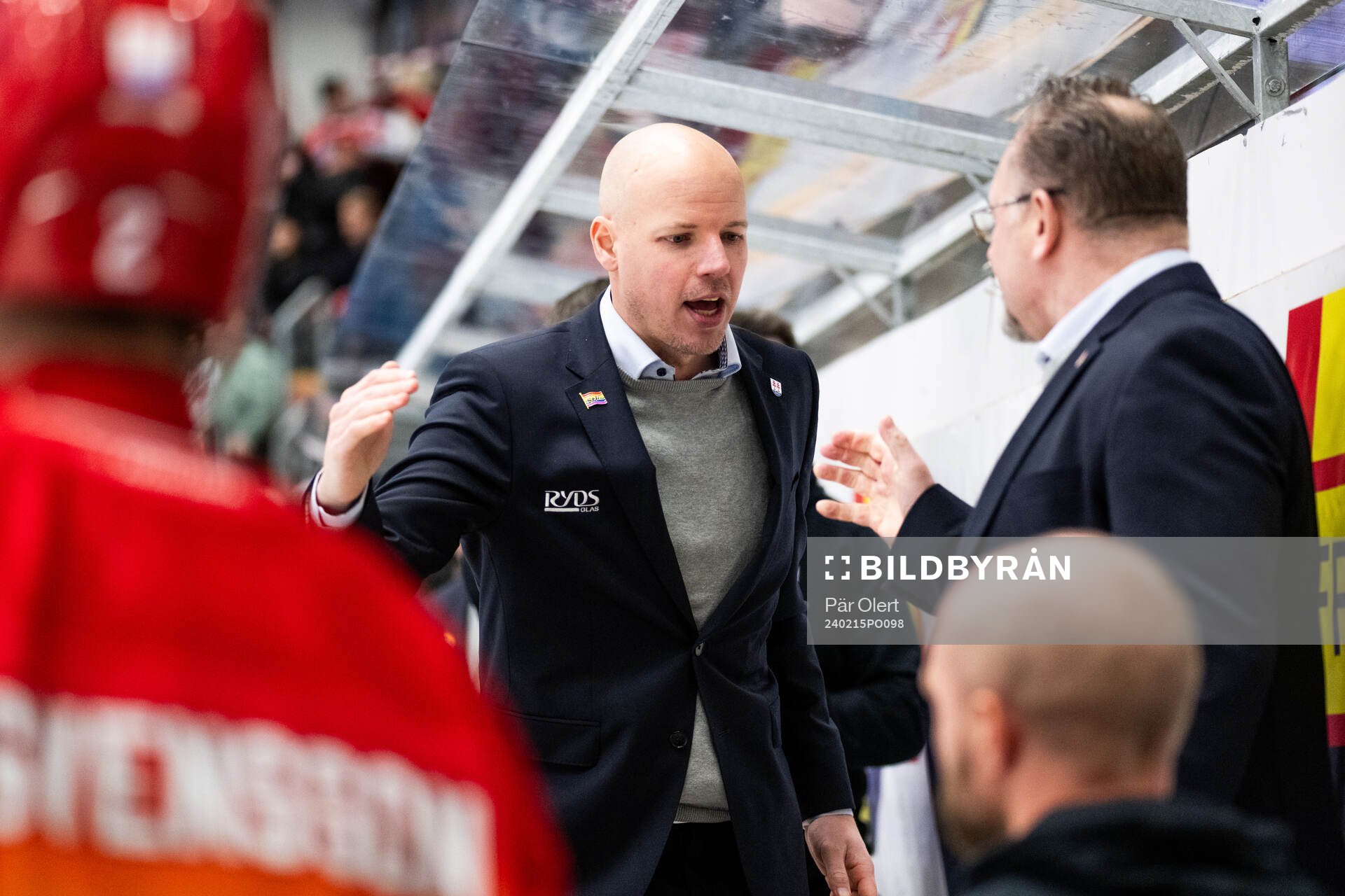 Timrås assisterande tränare Morten Madsen jublar
