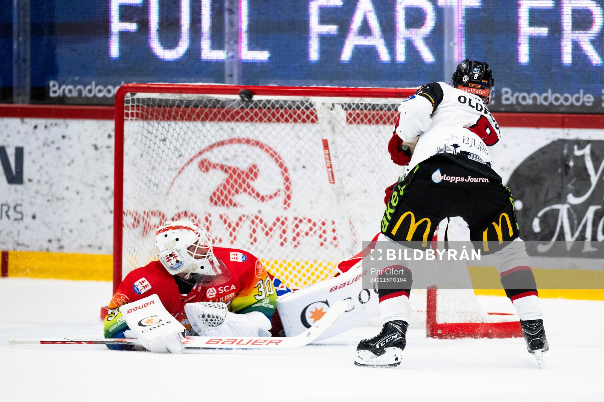 Timrås målvakt Jacob Johansson och Malmö Redhawks Johan