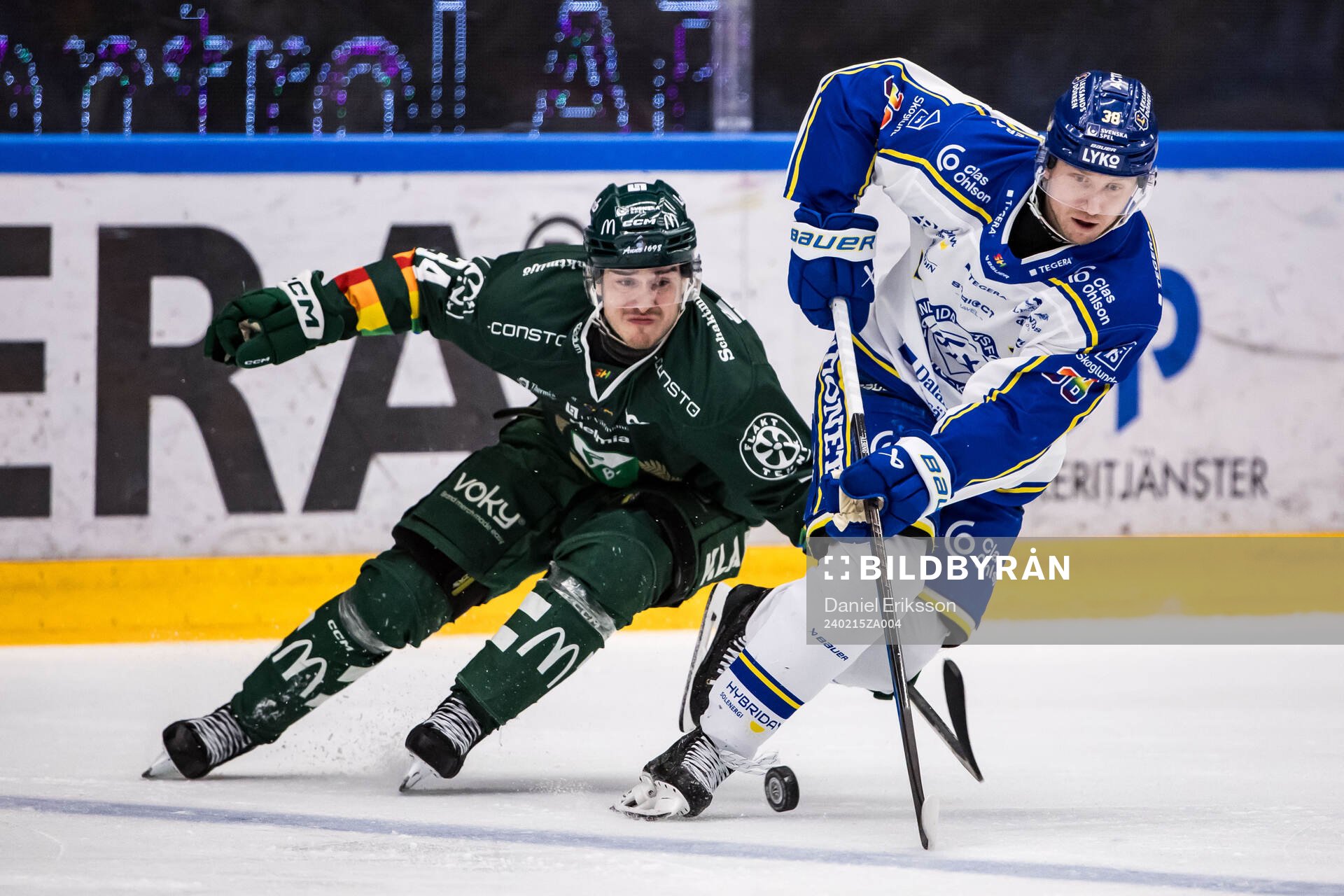 Färjestads Victor Ejdsell och Leksands Justin Glenn Kloos