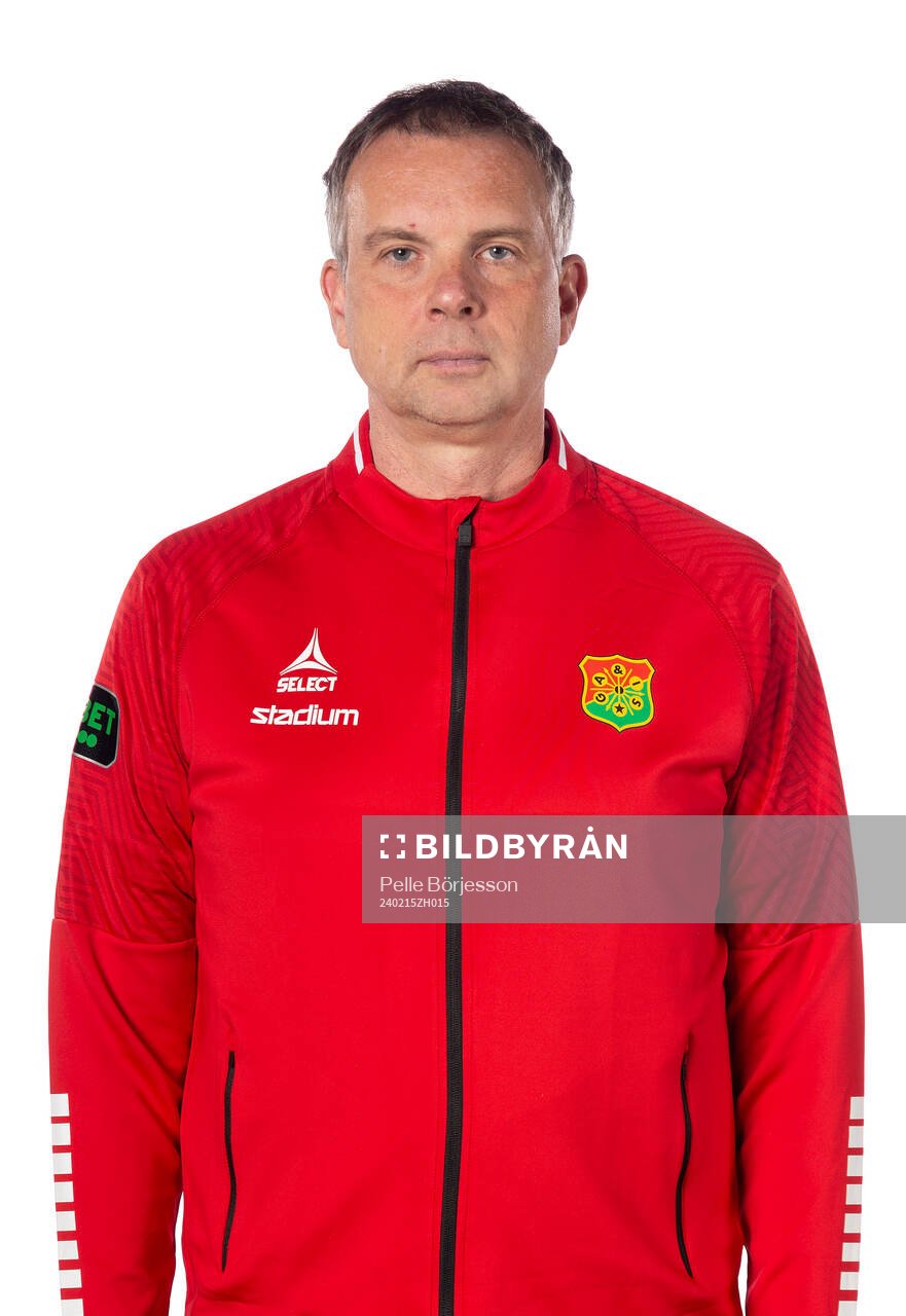 GAIS materialförvaltare Joakim Olsson poserar för ett porträtt den 15 februari 2024 i Göteborg.