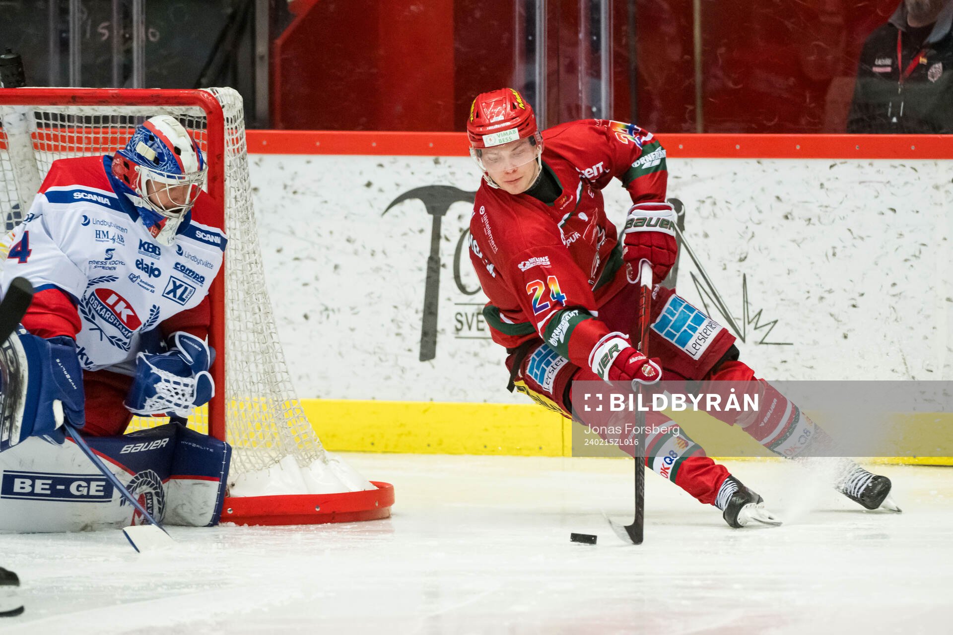 MoDos Erik Walli Walterholm och Oskarshamns målvakt Marek