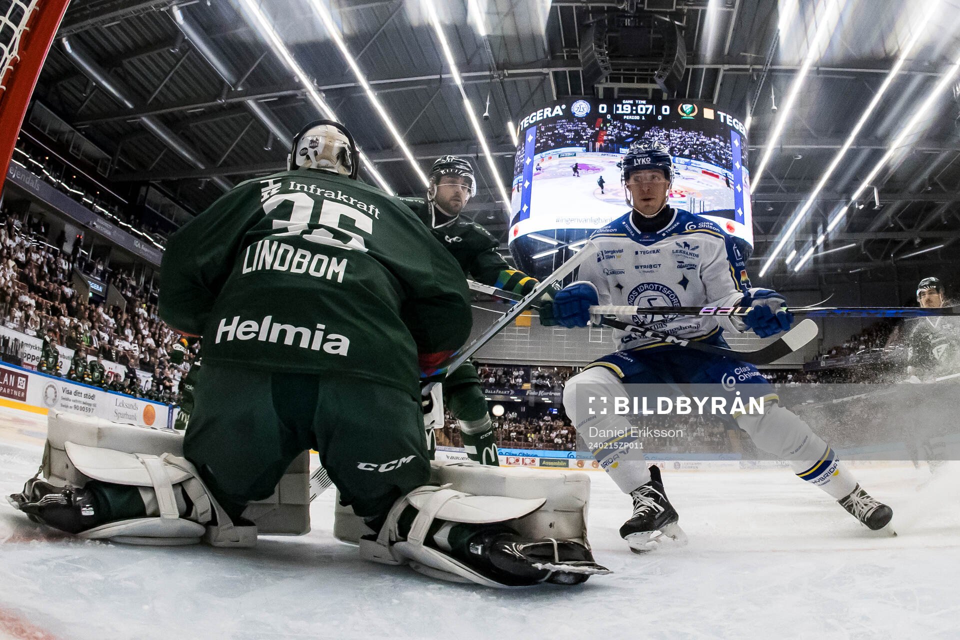 Leksands Carter Ashton och Färjestads målvakt Carl Lindbom