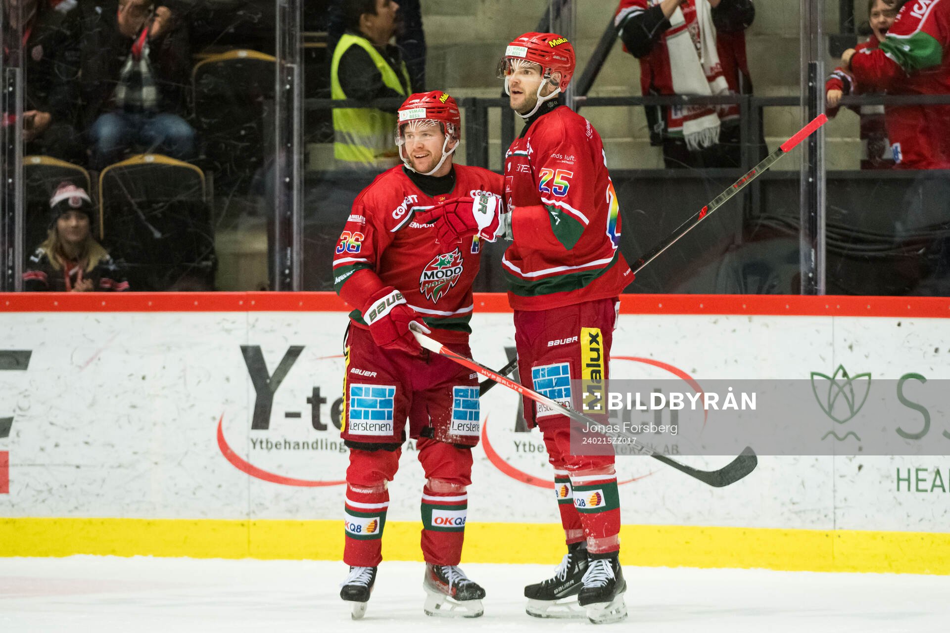MoDos Sam Vigneault och Sebastian Ohlsson jublar