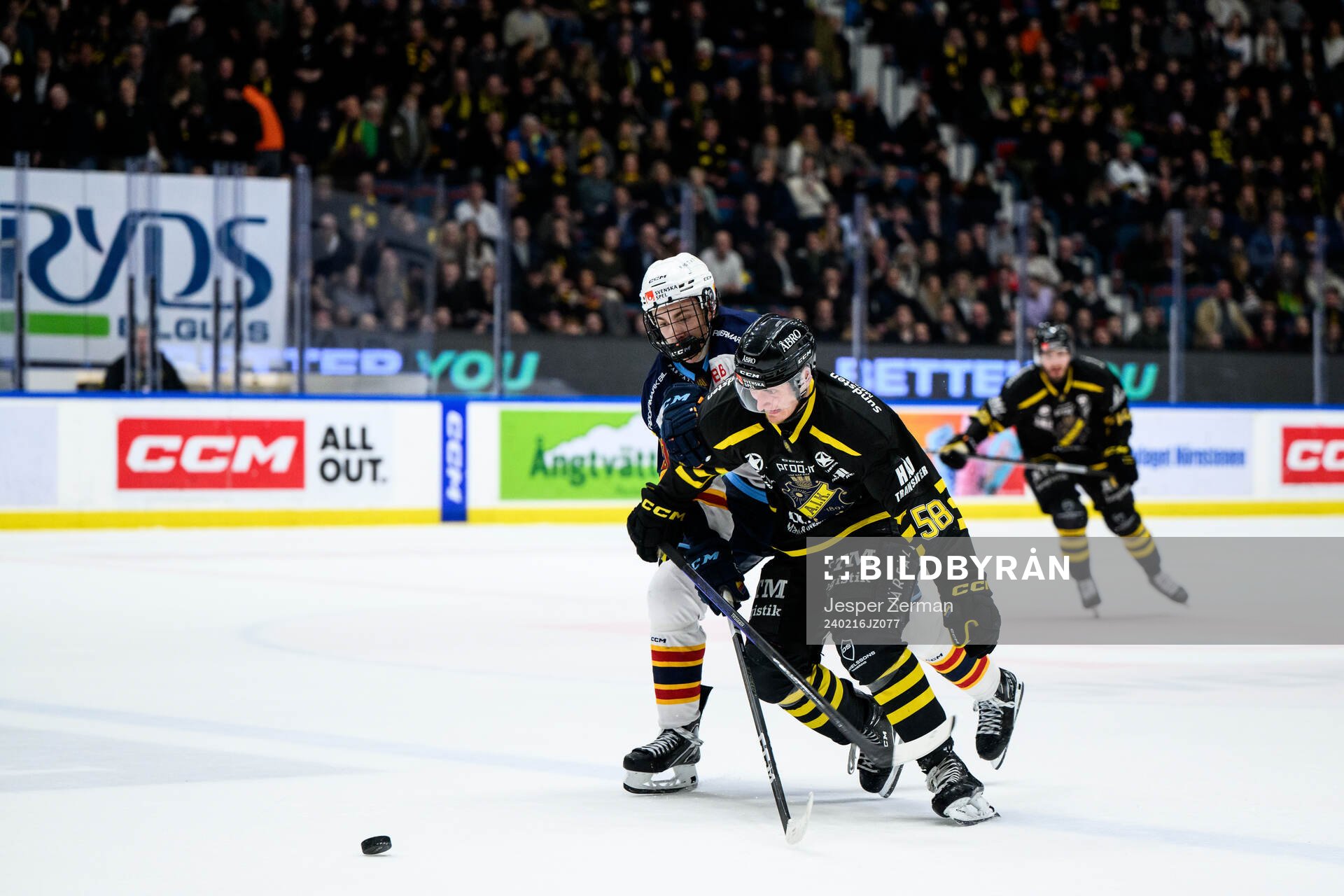 Djurgårdens Linus Eriksson och AIKs Oskar Magnusson