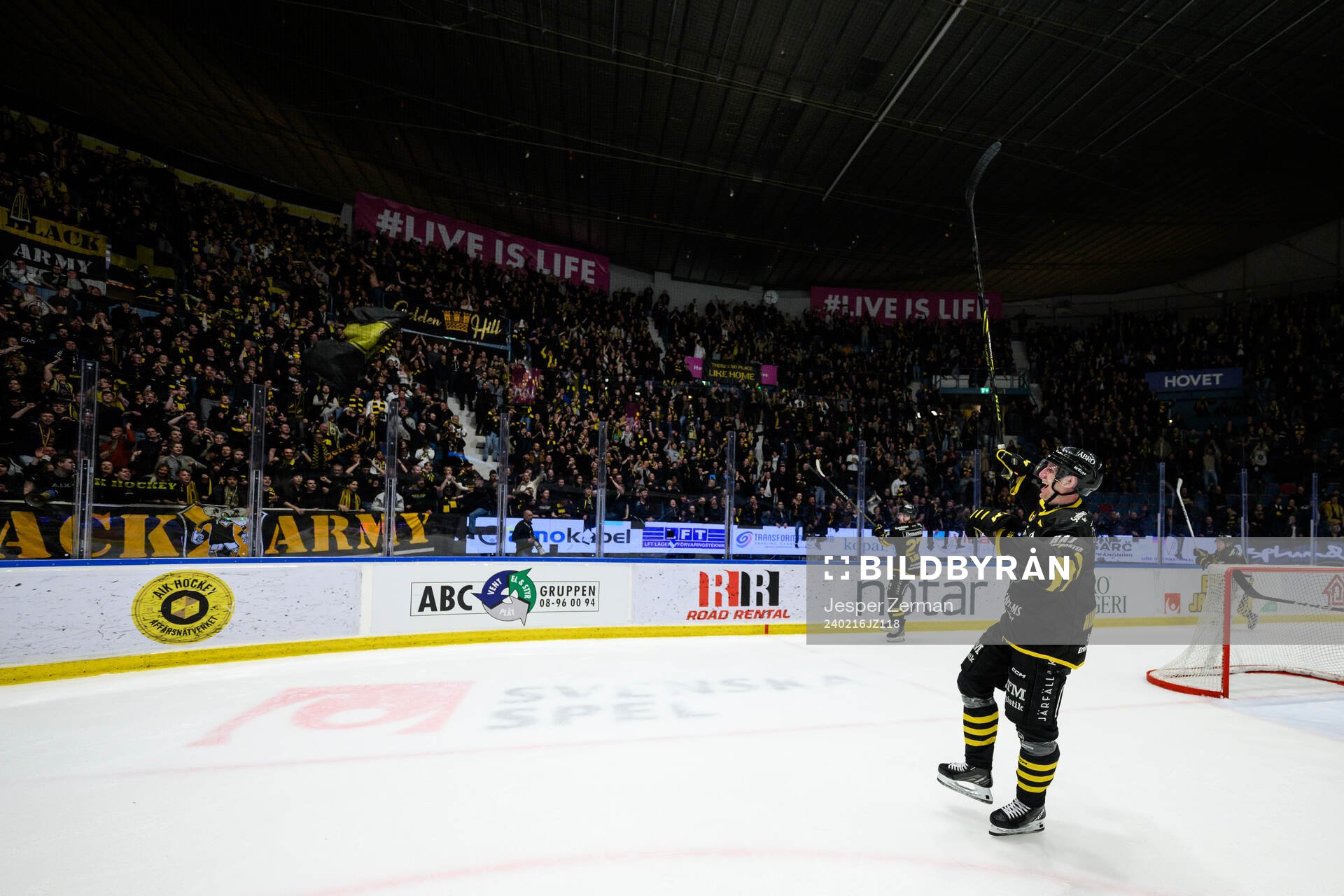 AIKs Filip Windlert jublar