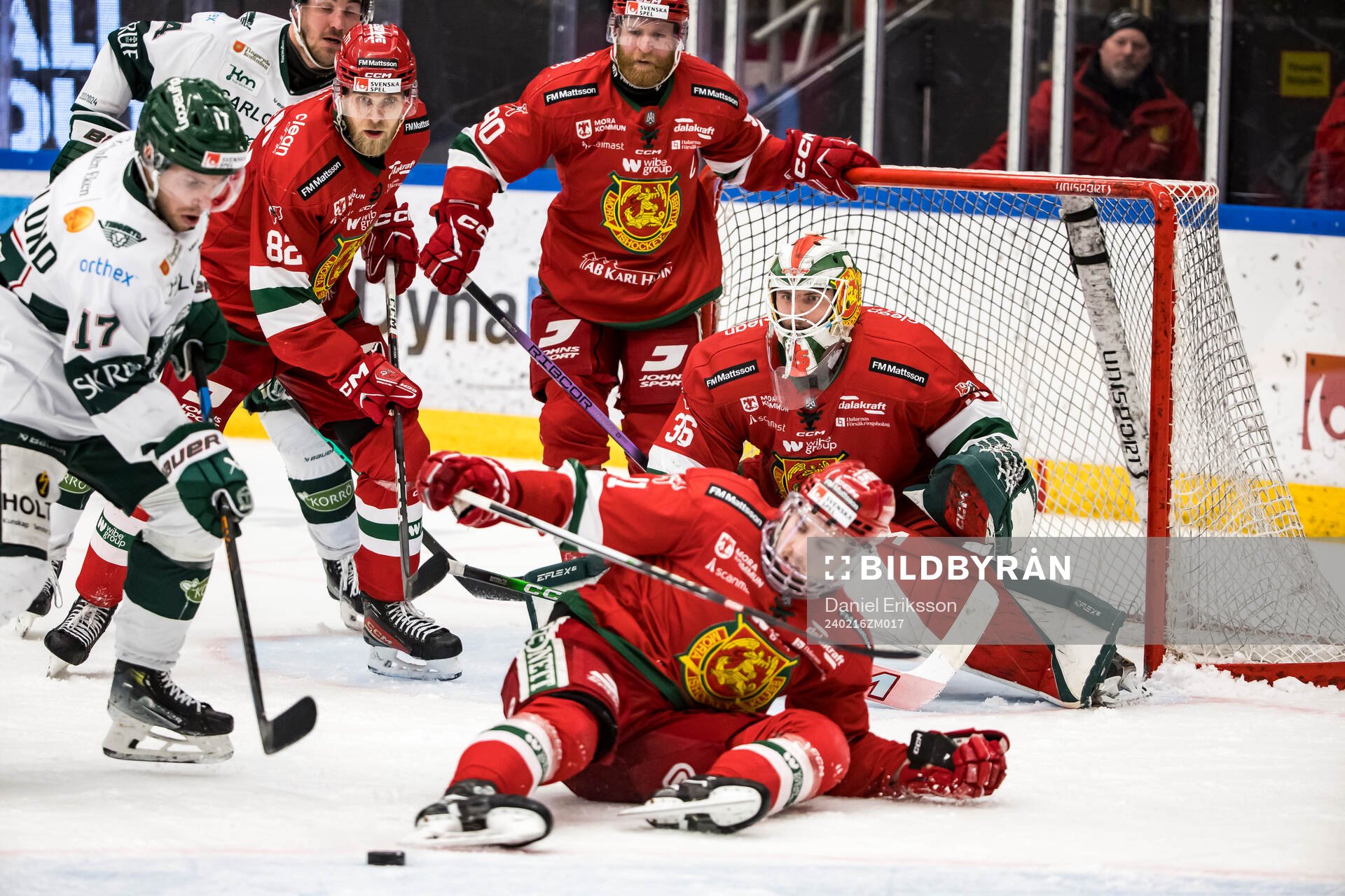 Moras Roope Laavainen och Moras målvakt Waltteri Ignatjew
