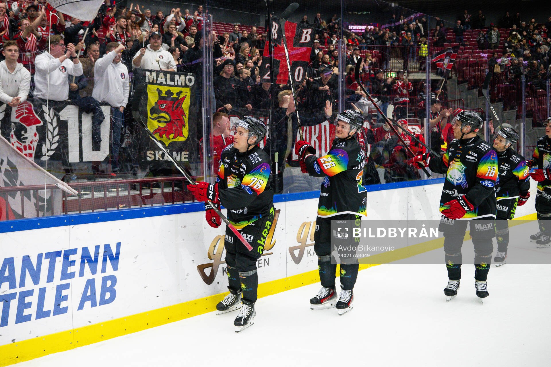 Malmö Redhawks spelare jublar