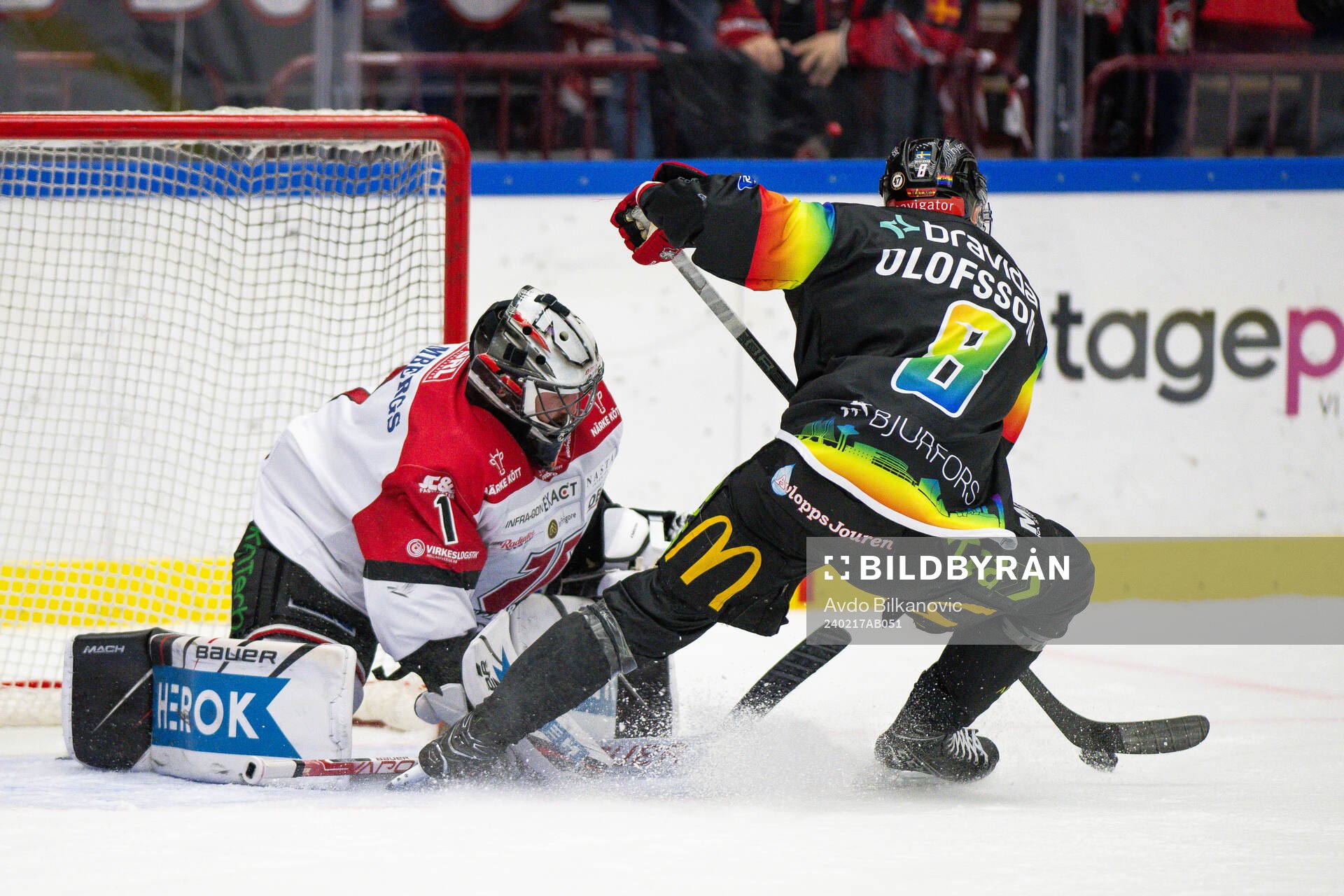 Malmö Redhawks Johan Olofsson och Örebros målvakt Jhonas