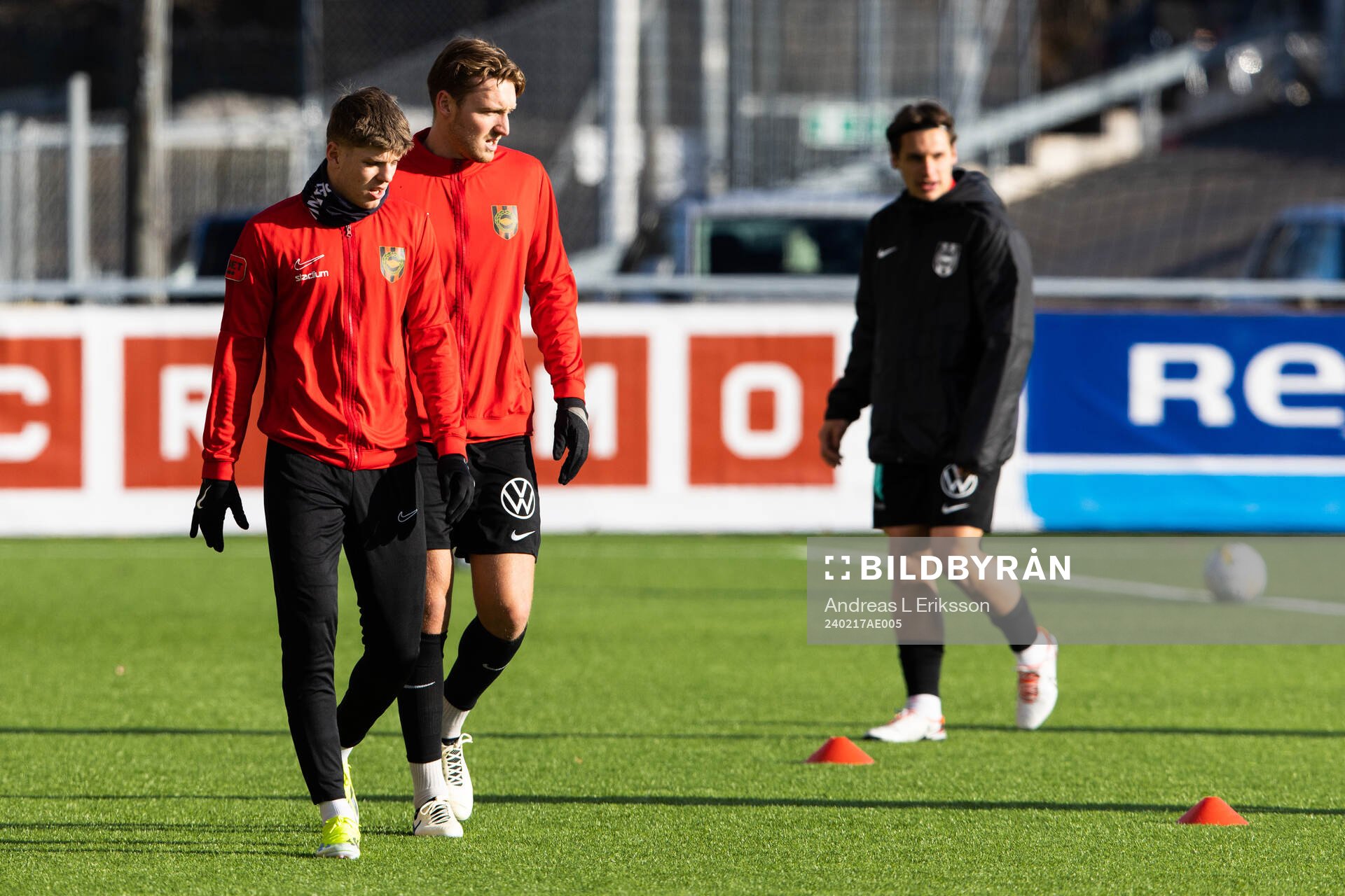 Brommapojkarnas spelare värmer upp