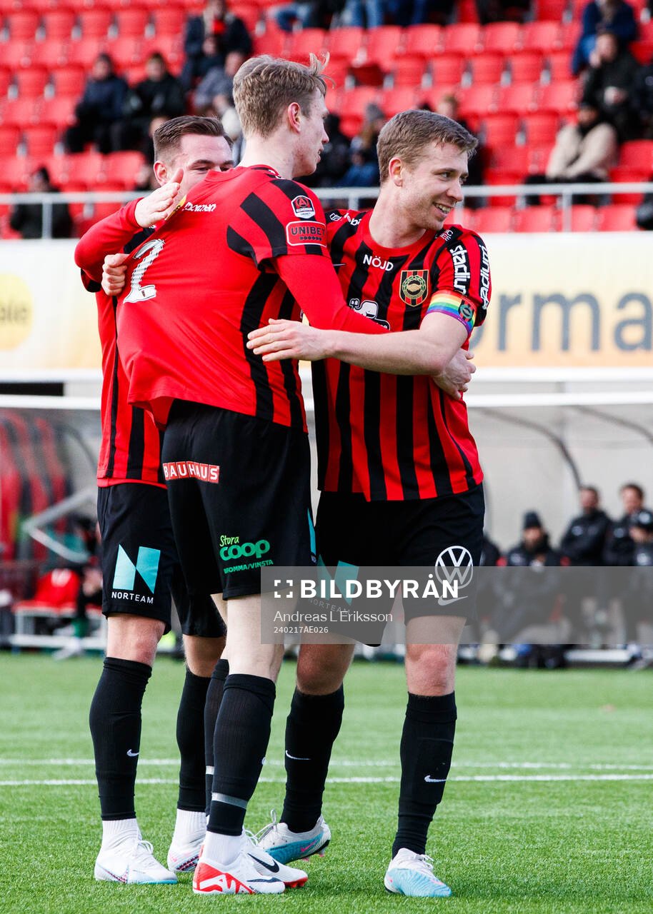 Brommapojkarnas Torbjörn Lysaker Heggem jublar