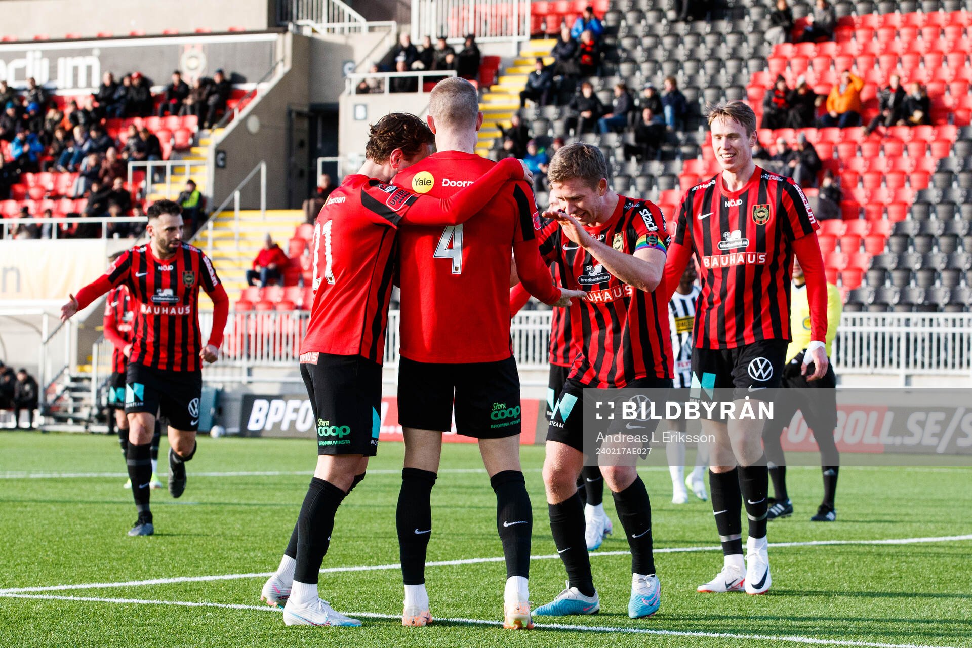 Brommapojkarnas Eric Björkander jublar