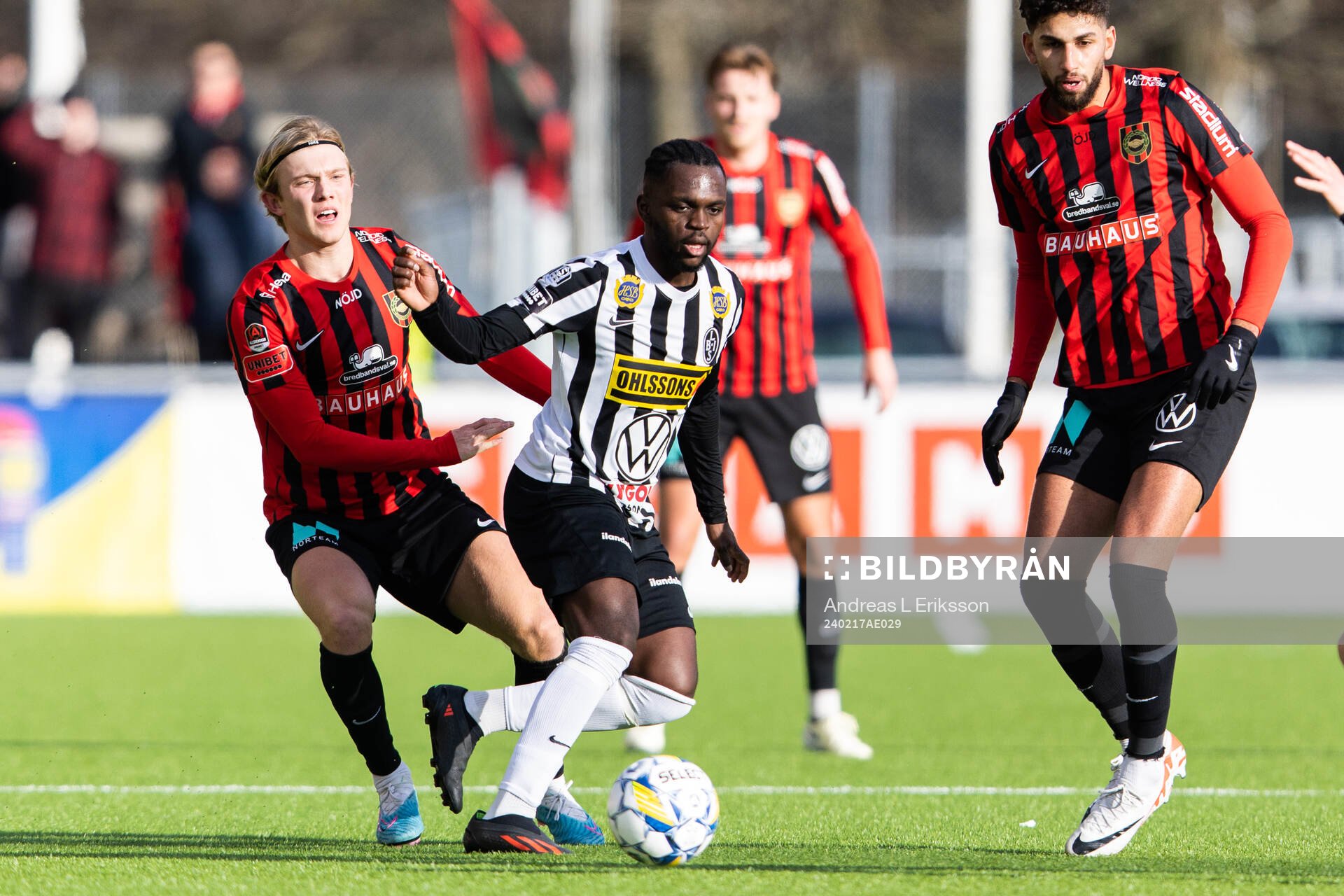 Brommapojkarnas Alexander Jensen och Landskronas Kofi Asare