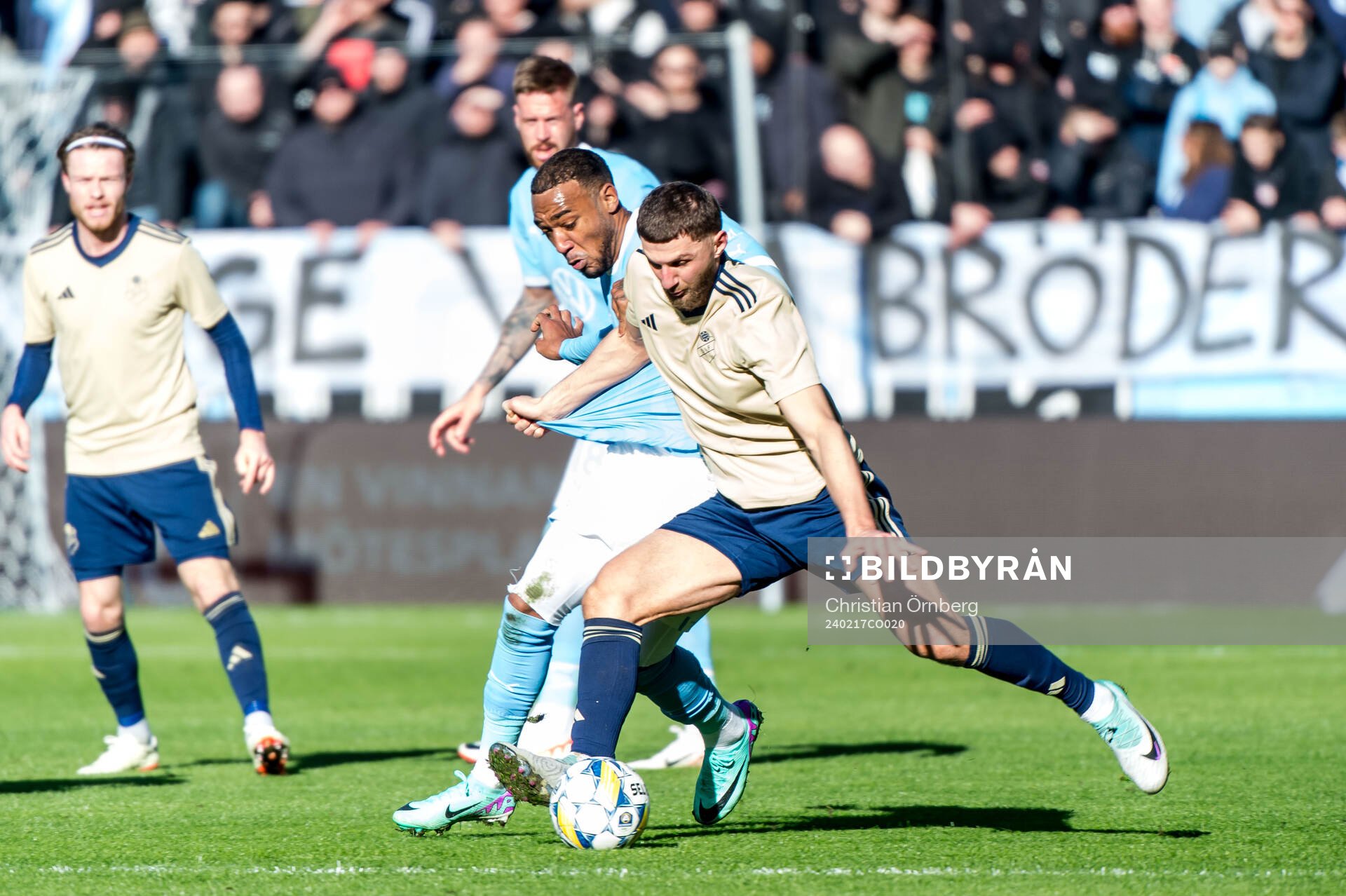 Malmö FFs Derek Cornelius och Östers IFs Alibek Aliev