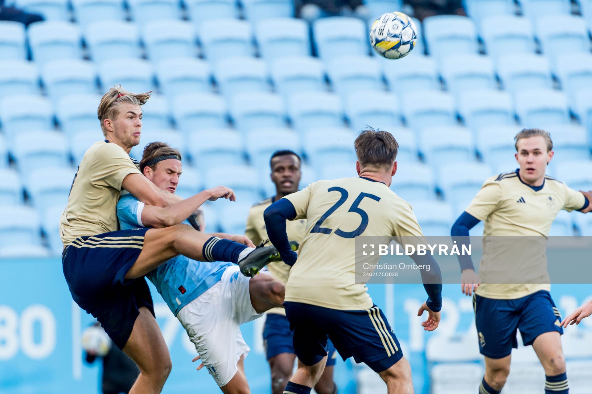 Malmö FFs Erik Botheim och Östers IFs Mattis Adolfsson