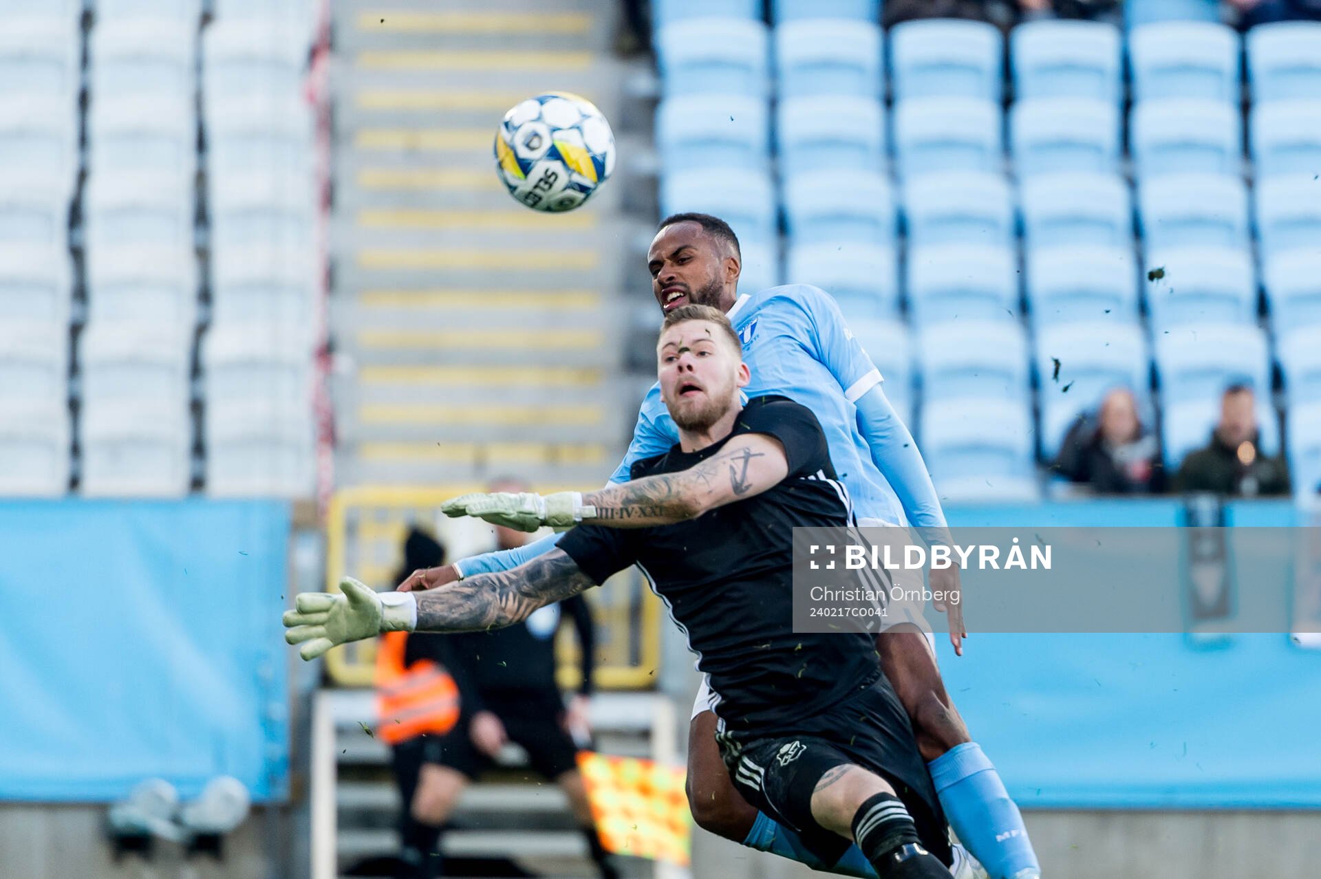 Malmö FFs Isaac Kiese Thelin och Östers IFs målvakt