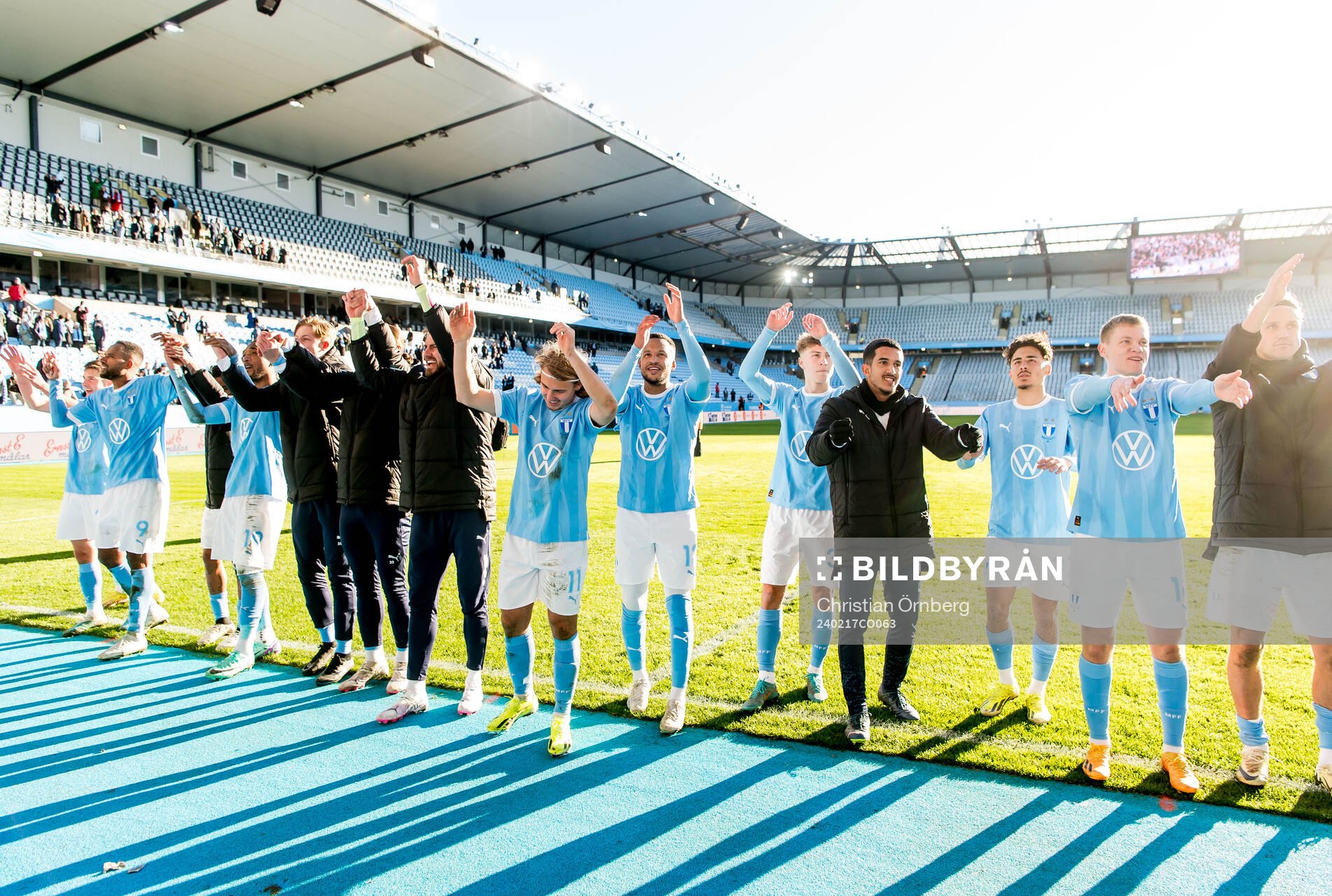 Malmö FFs spelare jublar efter fotbollsmatchen i Svenska Cupen mellan Malmö FF och Östers IF den 17 februari 2024 i Malmö. 