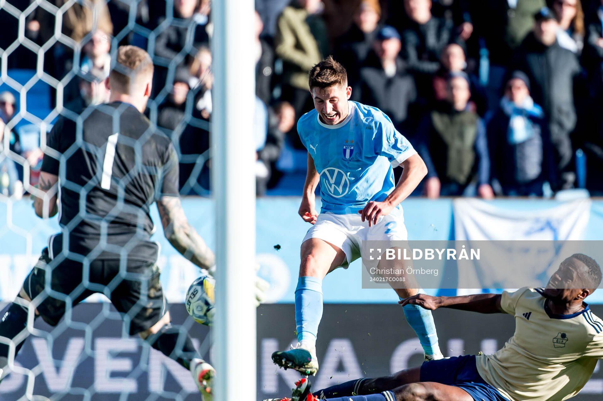 Malmö FFs Lasse Berg Johnsen och Östers IFs målvakt