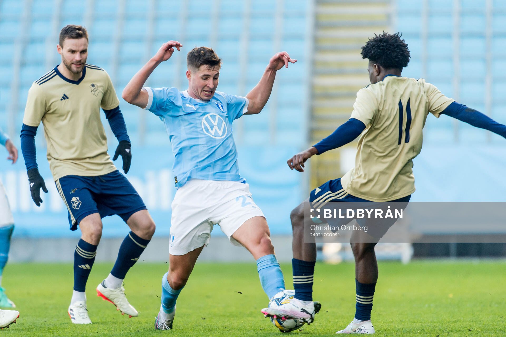 Malmö FFs Lasse Berg Johnsen och Östers IFs Raymond Adjei