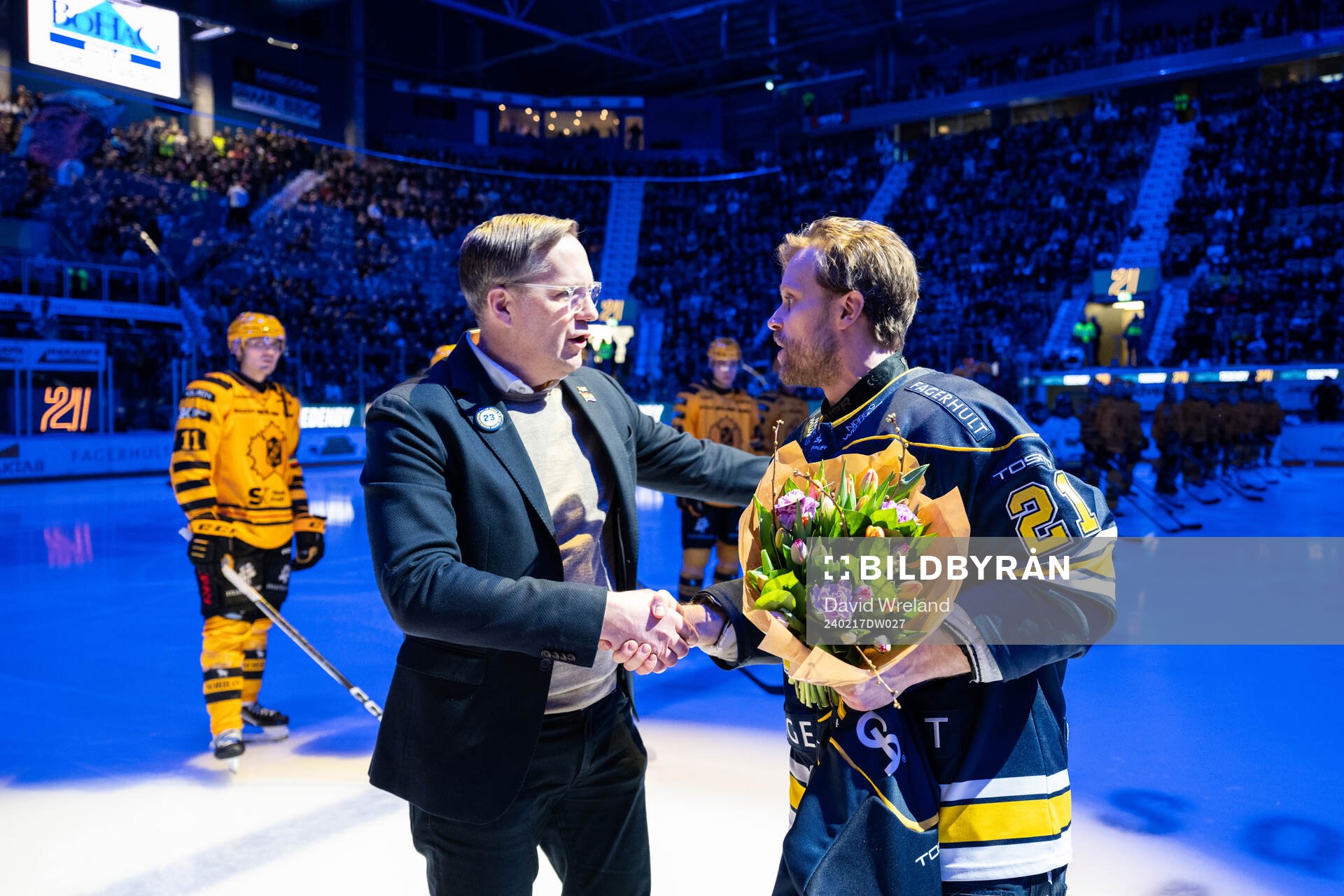HV71s Mattias Tedenby hyllas för 500 spelade SHL-matcher